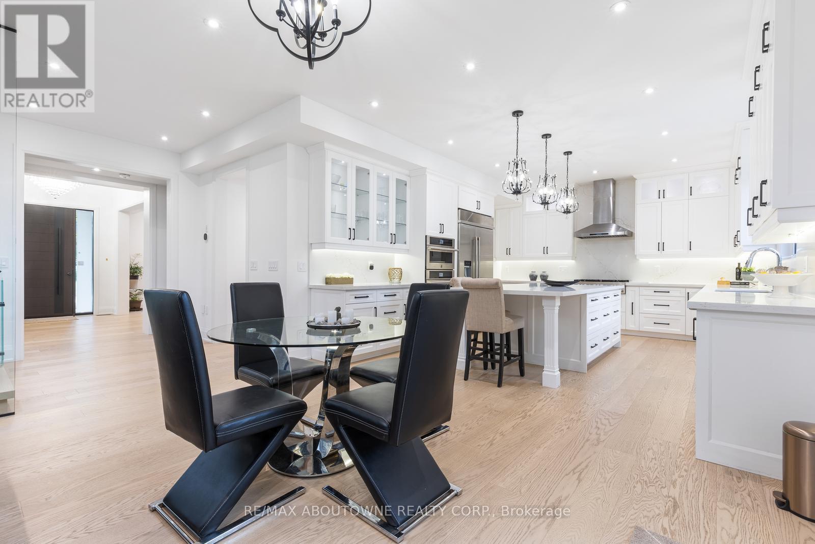 428 Third Line, Oakville, Ontario  L6L 4A5 - Photo 15 - W12366411