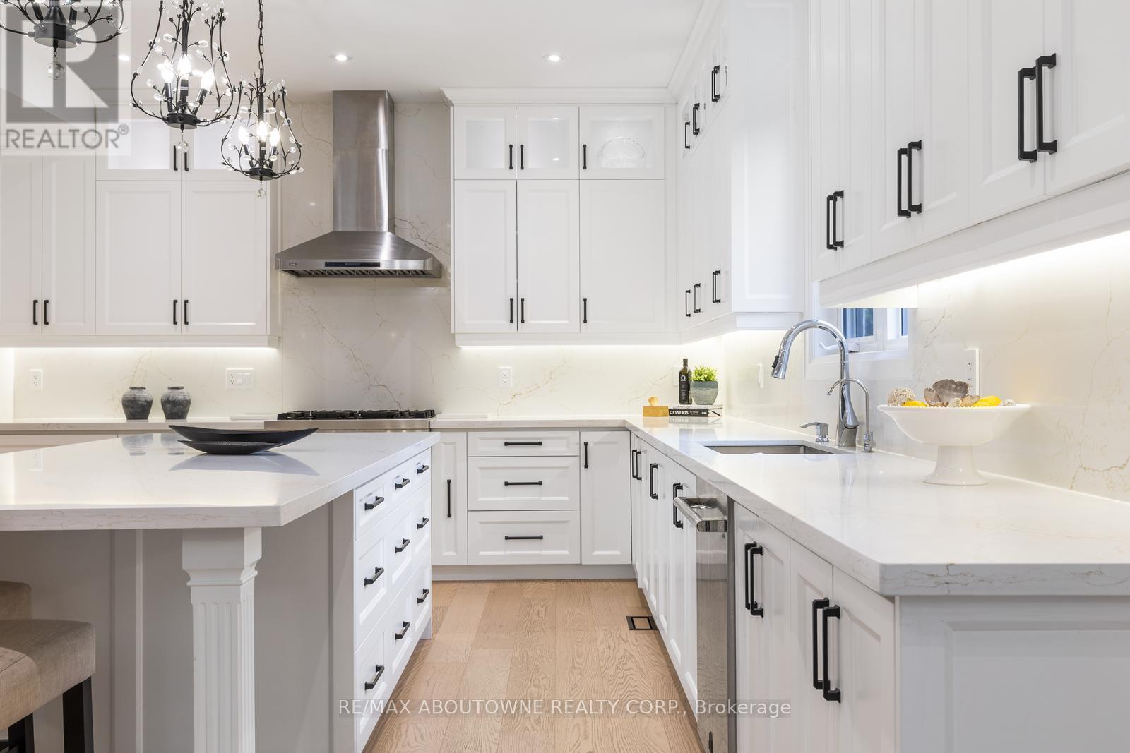 428 Third Line, Oakville, Ontario  L6L 4A5 - Photo 17 - W12366411