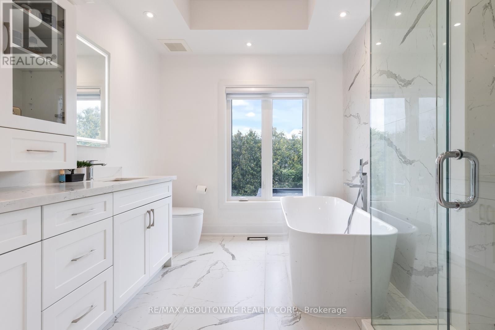 428 Third Line, Oakville, Ontario  L6L 4A5 - Photo 22 - W12366411