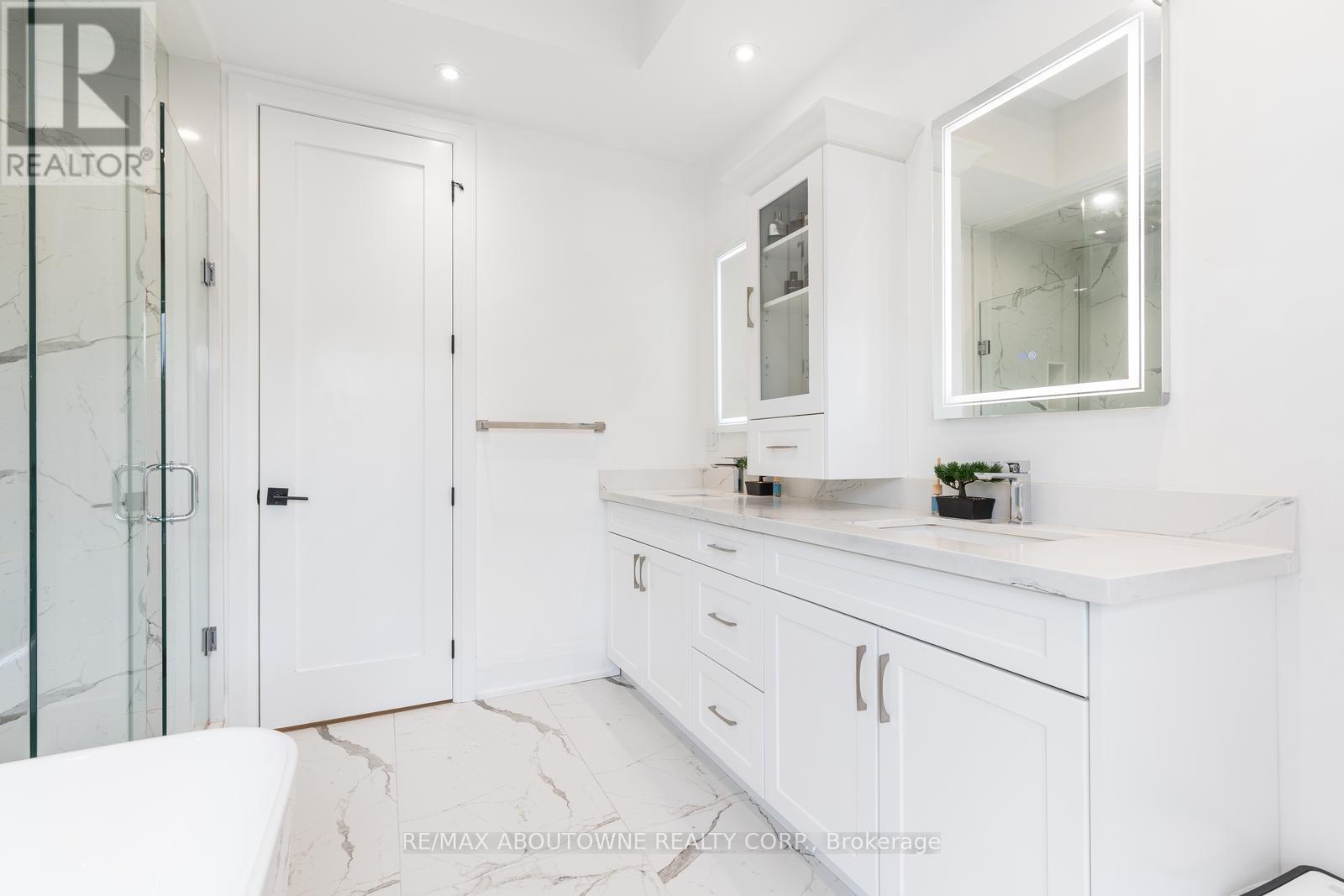 428 Third Line, Oakville, Ontario  L6L 4A5 - Photo 24 - W12366411