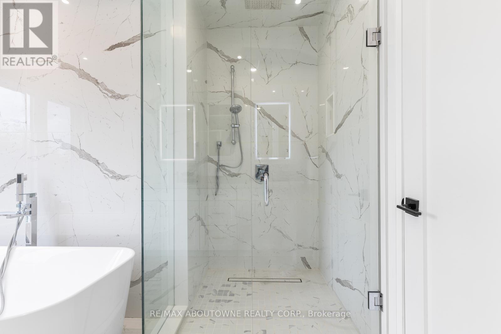 428 Third Line, Oakville, Ontario  L6L 4A5 - Photo 25 - W12366411