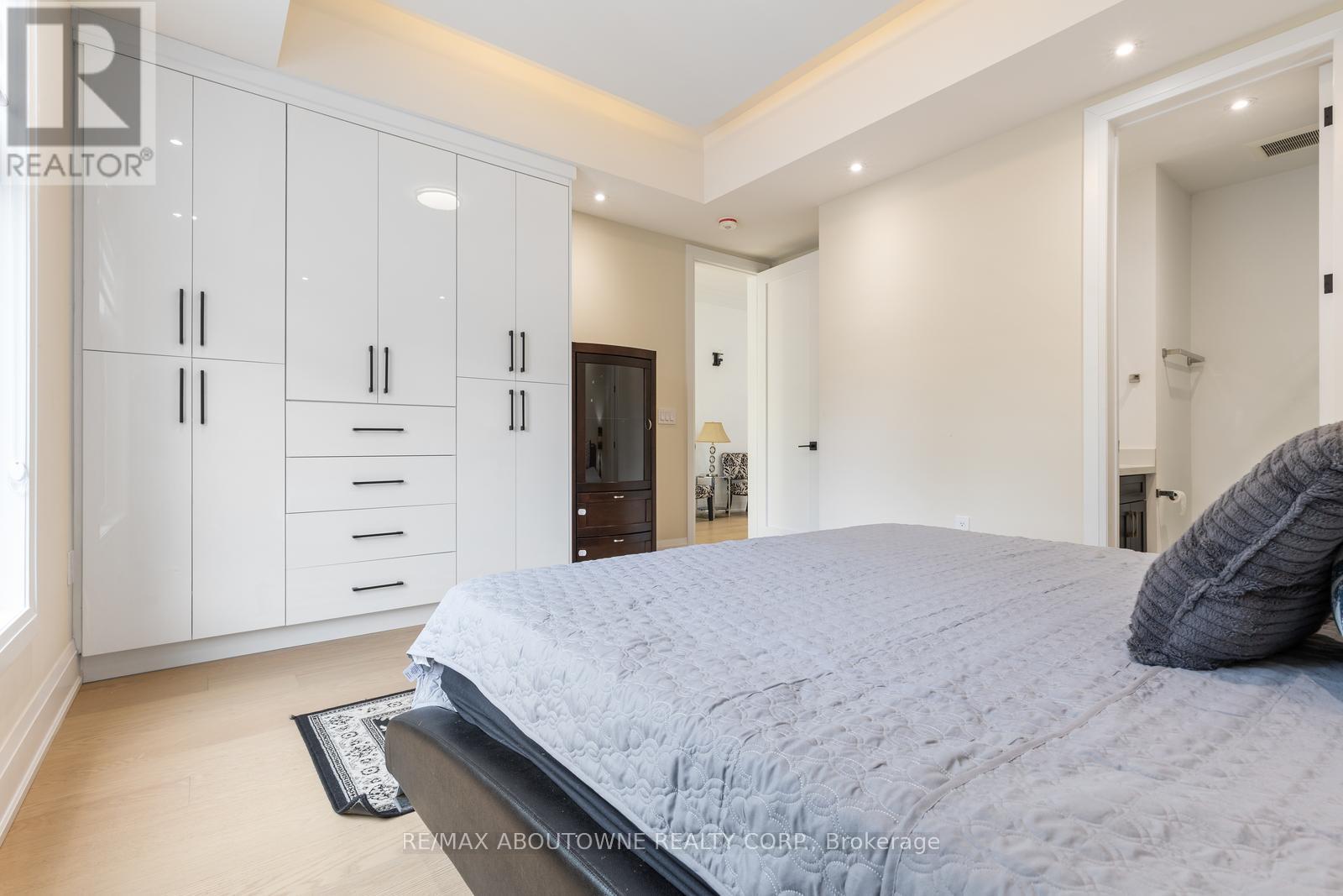 428 Third Line, Oakville, Ontario  L6L 4A5 - Photo 29 - W12366411