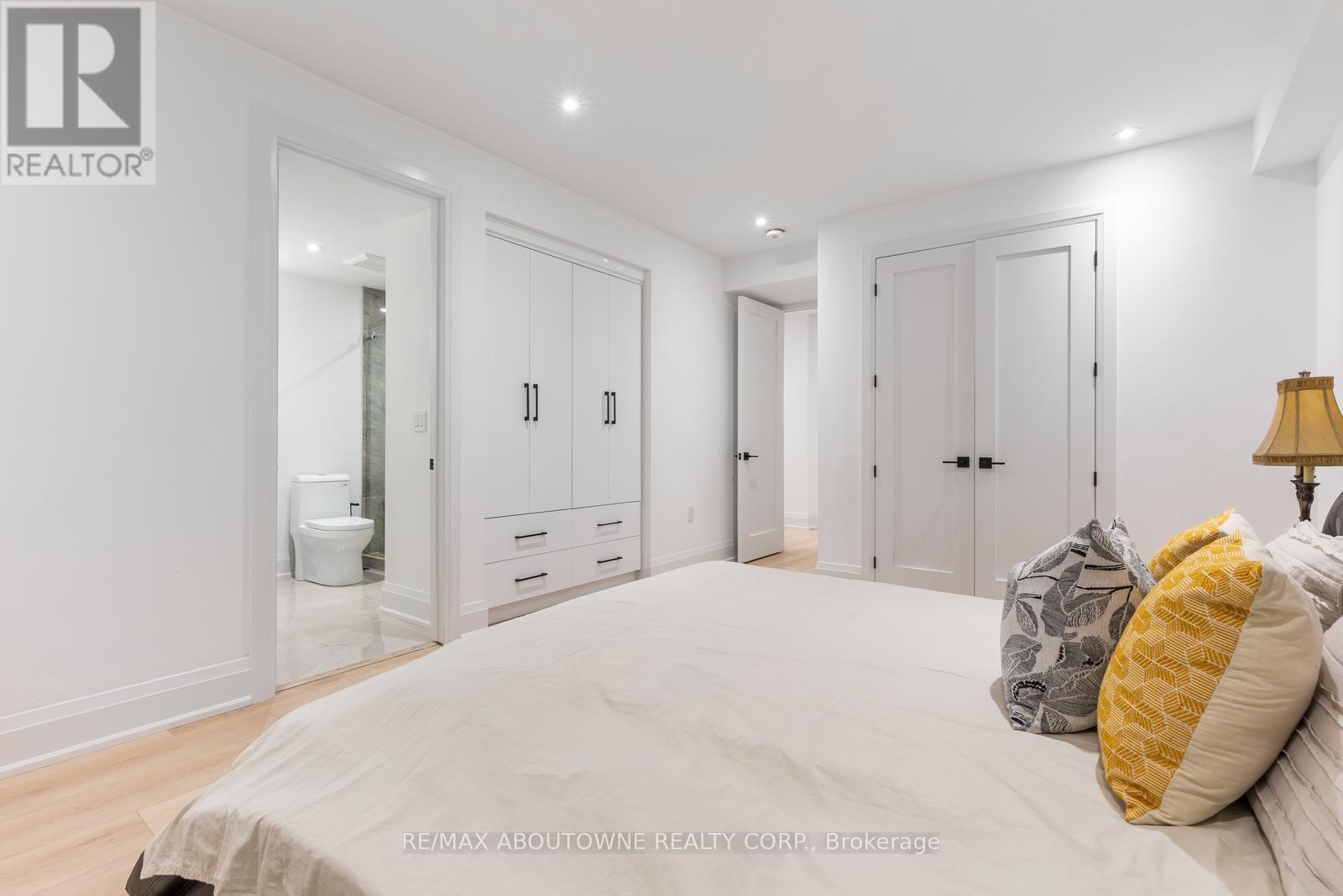 428 Third Line, Oakville, Ontario  L6L 4A5 - Photo 38 - W12366411