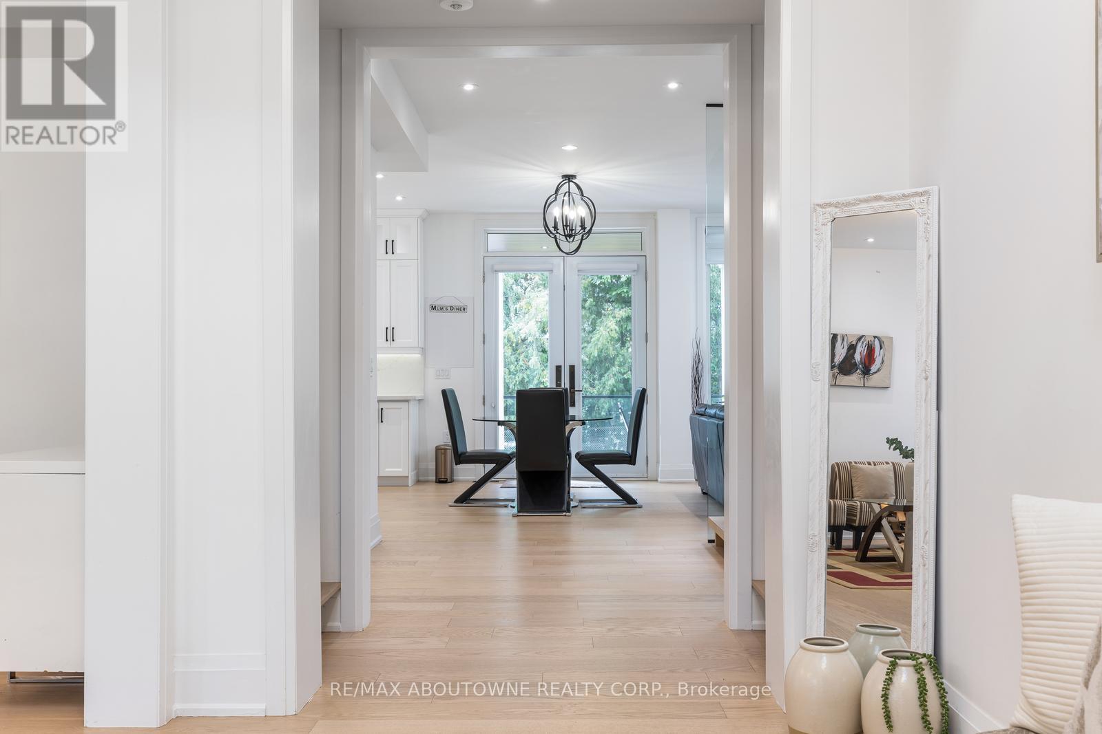 428 Third Line, Oakville, Ontario  L6L 4A5 - Photo 8 - W12366411