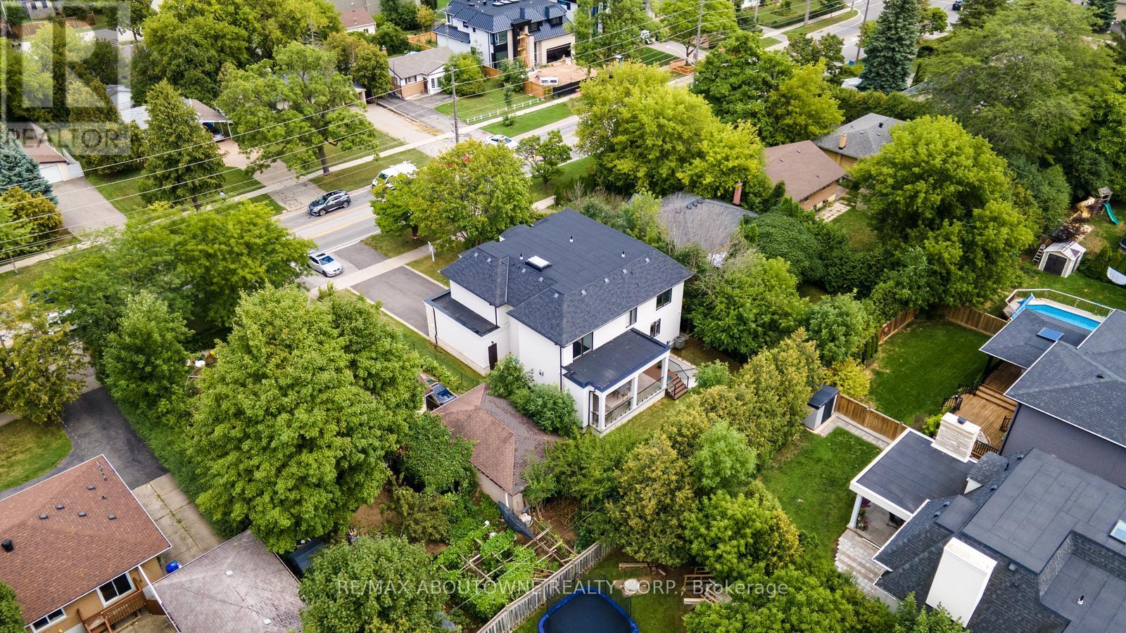 428 Third Line, Oakville, Ontario  L6L 4A5 - Photo 46 - W12366411