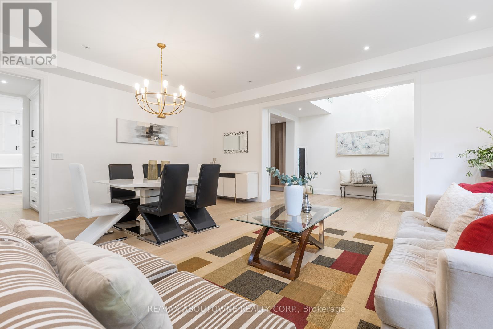 428 Third Line, Oakville, Ontario  L6L 4A5 - Photo 7 - W12366411