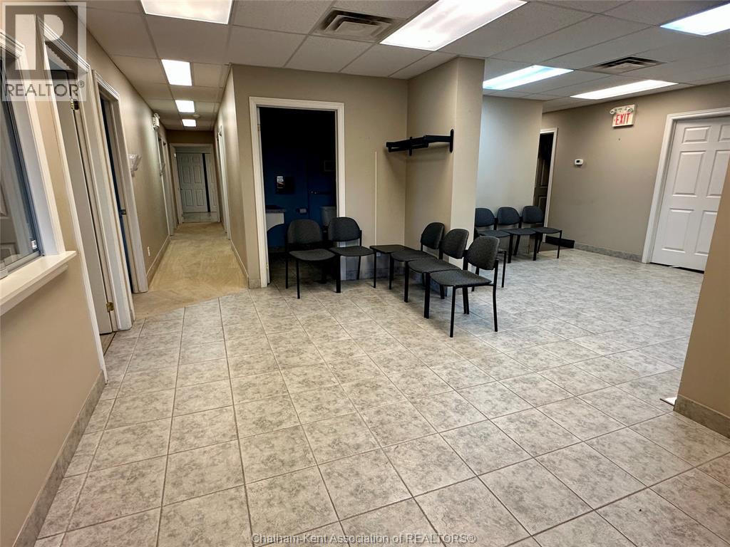 65 Thames Street, Chatham, Ontario  N7L 1S4 - Photo 3 - 25021859