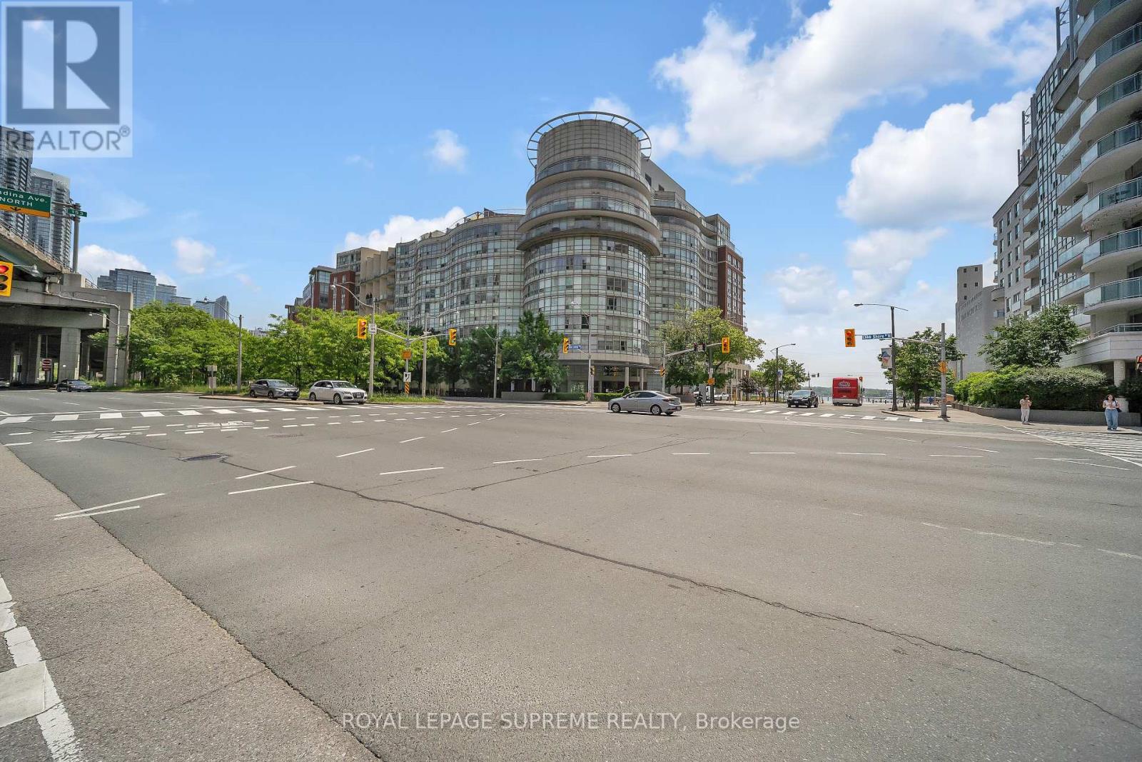 416 - 550 Queens Quay W, Toronto, Ontario  M5V 3M8 - Photo 2 - C12373348