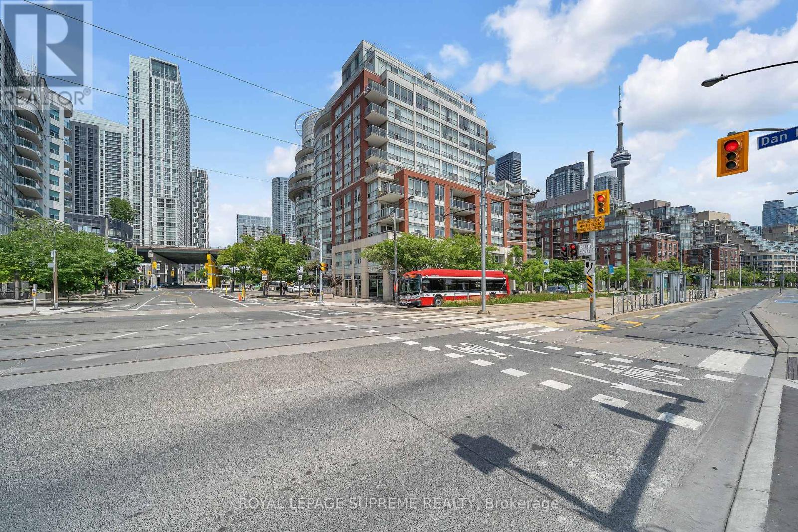 416 - 550 Queens Quay W, Toronto, Ontario  M5V 3M8 - Photo 4 - C12373348