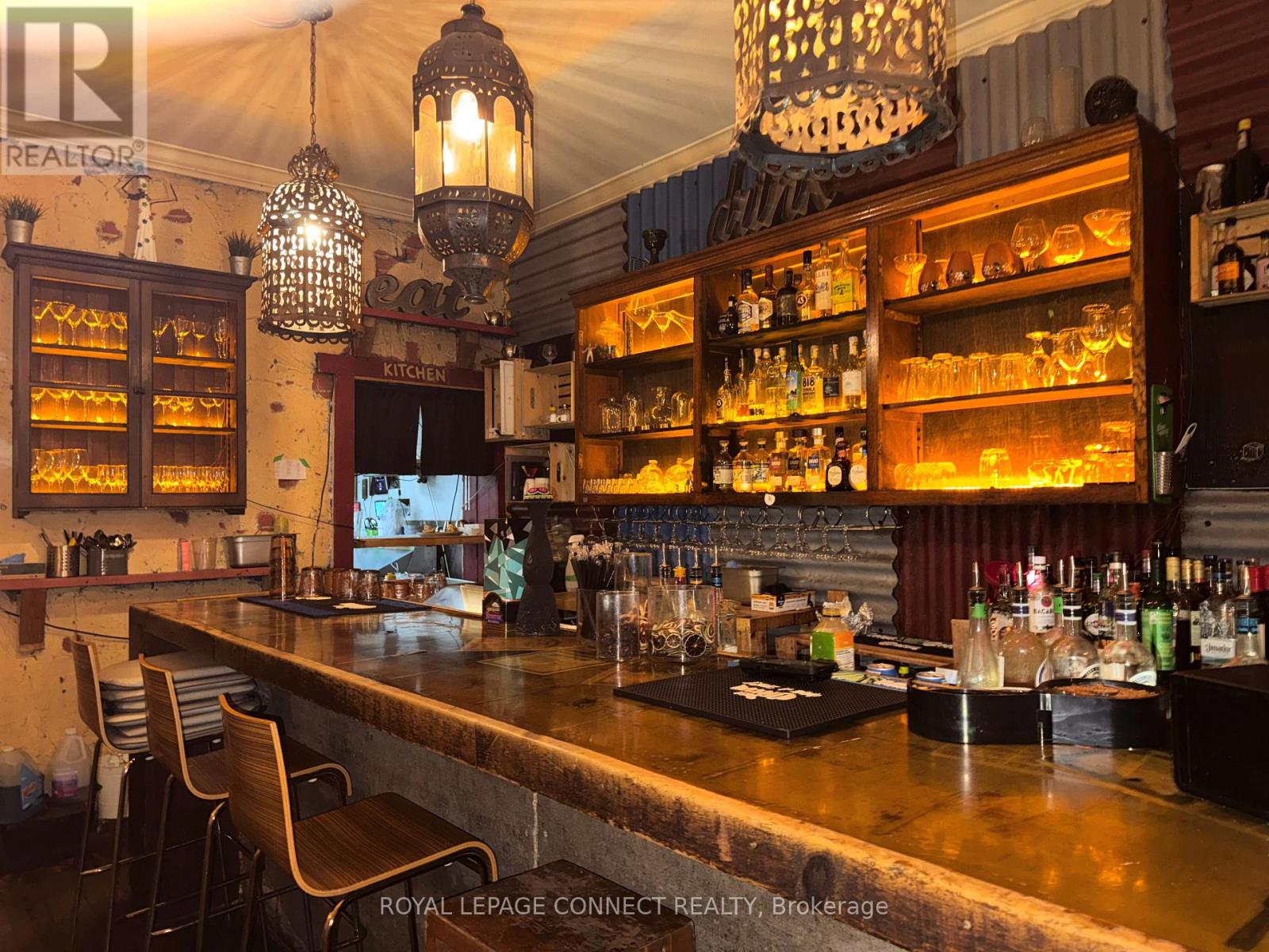 942 Queen Street W, Toronto, Ontario M6J 1G8 - Photo 8 - C12373356