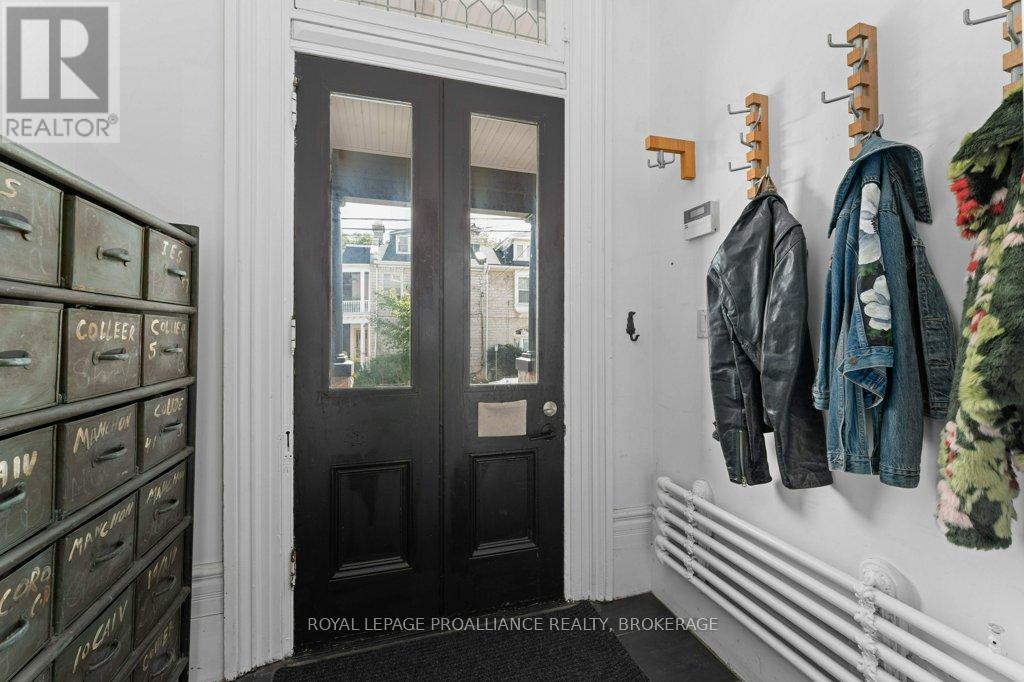 28 Wellington Street, Kingston, Ontario  K7L 3C1 - Photo 3 - X12373455