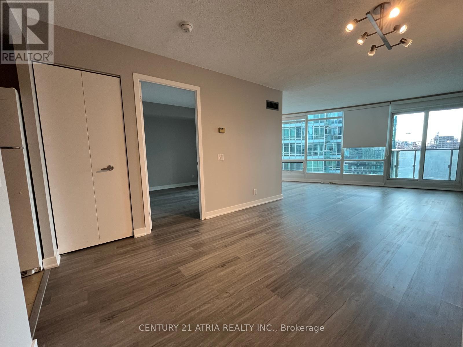 1902 - 373 Front Street W, Toronto, Ontario  M5V 3R7 - Photo 6 - C12372129