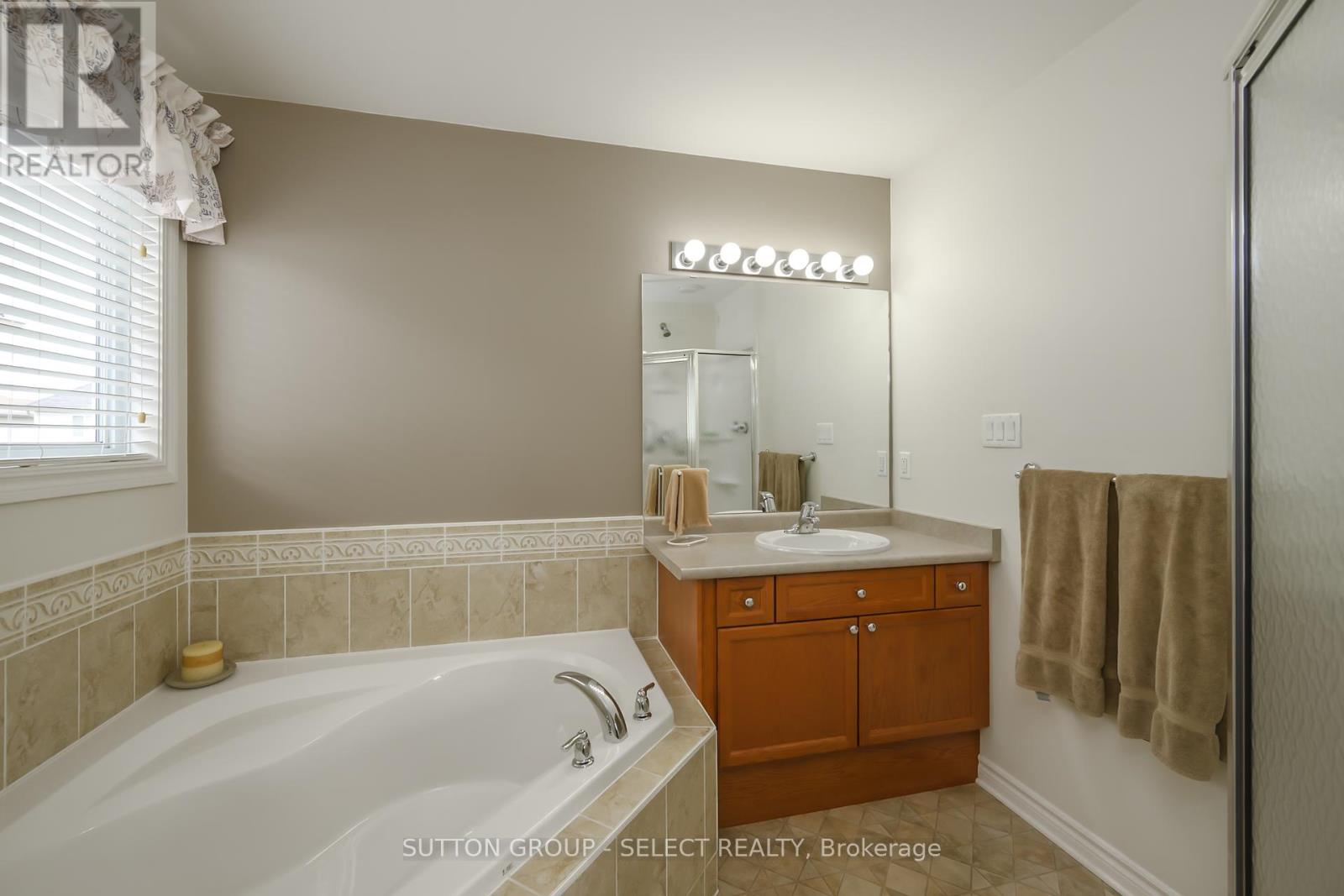 2462 Asima Drive, London South, Ontario  N6M 0B3 - Photo 29 - X12373420