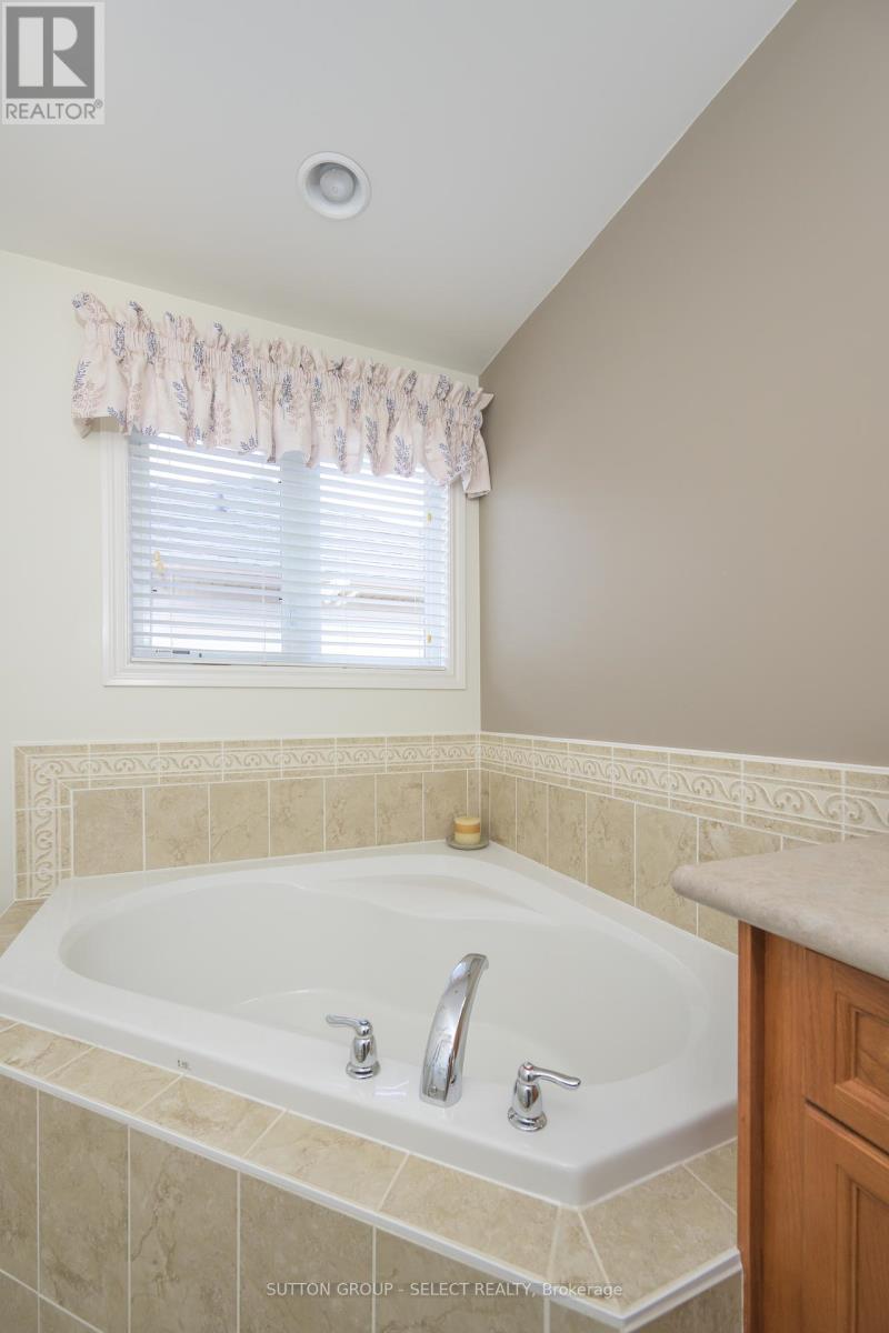 2462 Asima Drive, London South, Ontario  N6M 0B3 - Photo 31 - X12373420
