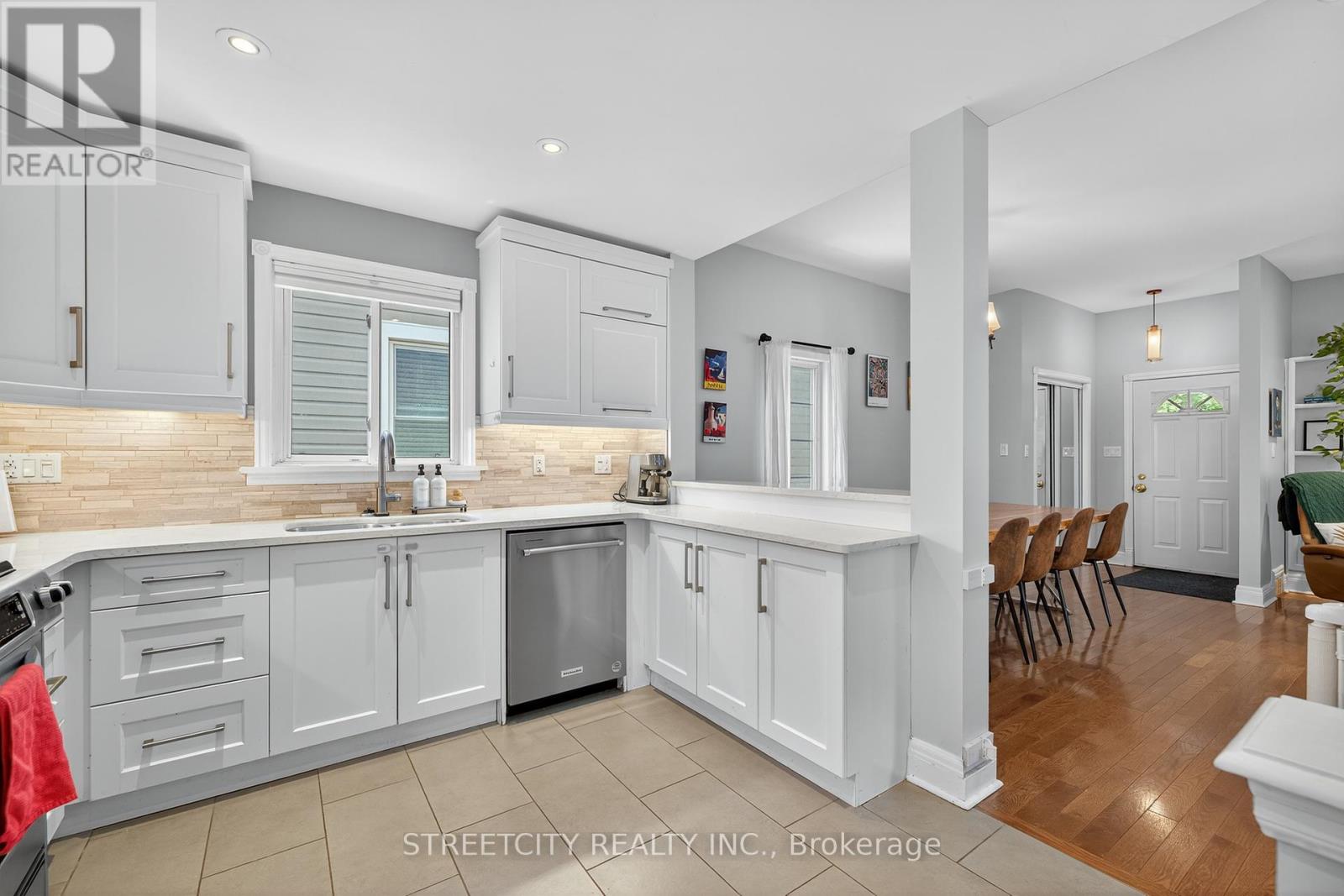 105a Devonshire Avenue, London South, Ontario  N6C 2H6 - Photo 17 - X12373433