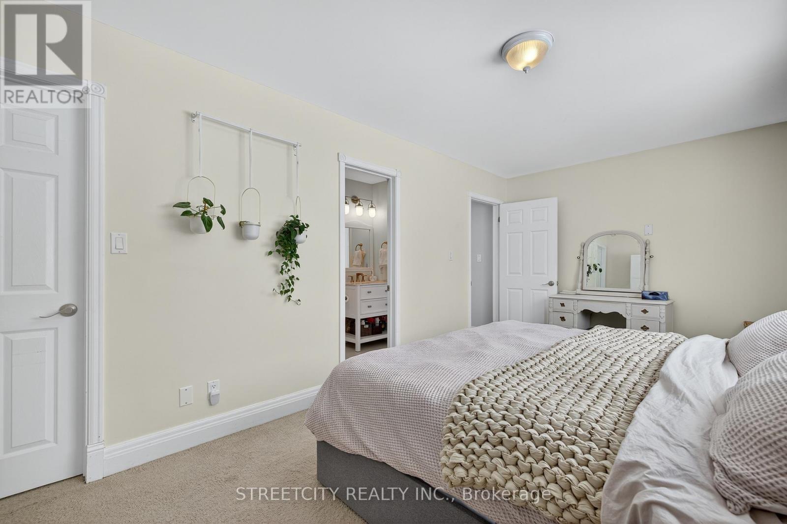 105a Devonshire Avenue, London South, Ontario  N6C 2H6 - Photo 25 - X12373433