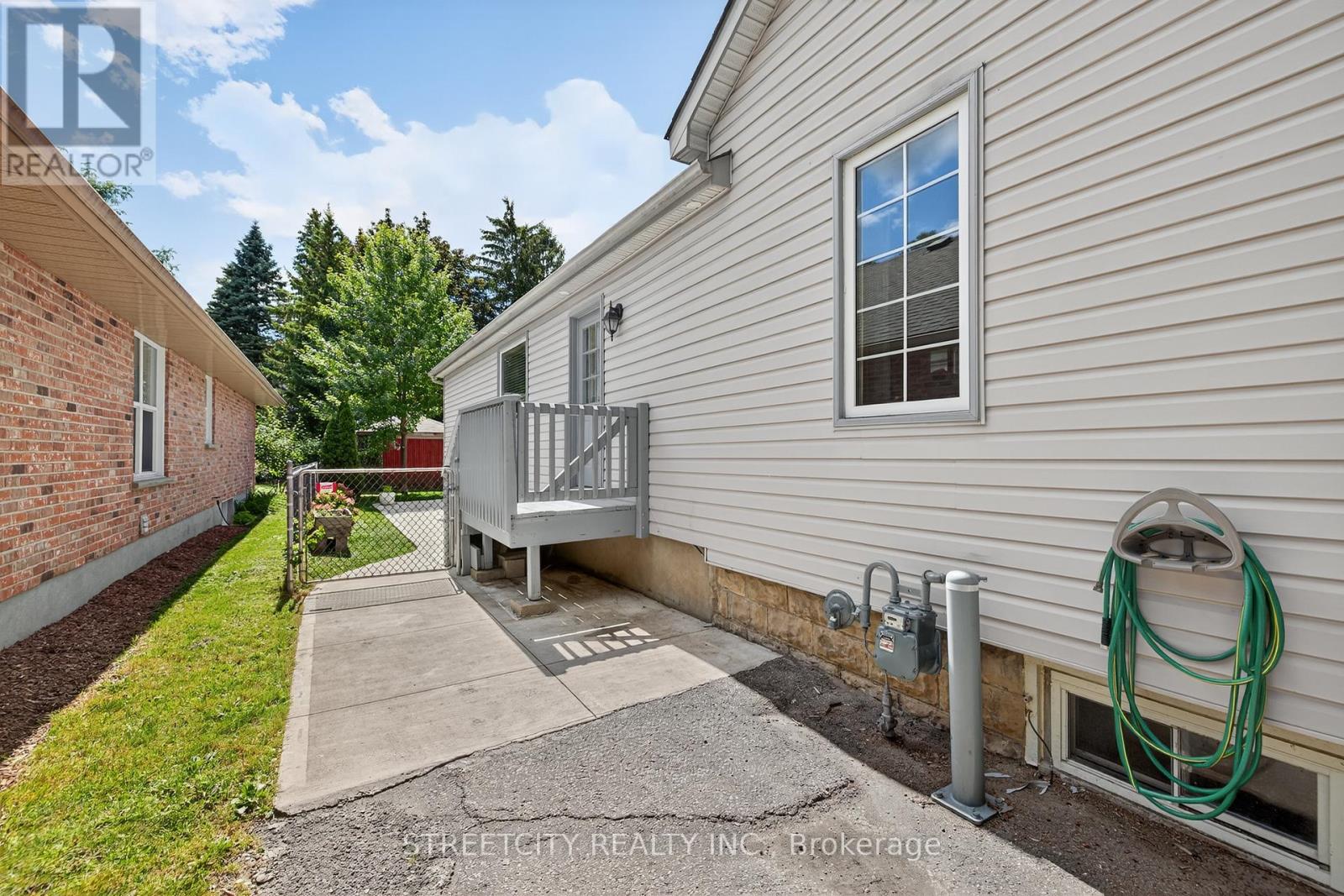 105a Devonshire Avenue, London South, Ontario  N6C 2H6 - Photo 45 - X12373433