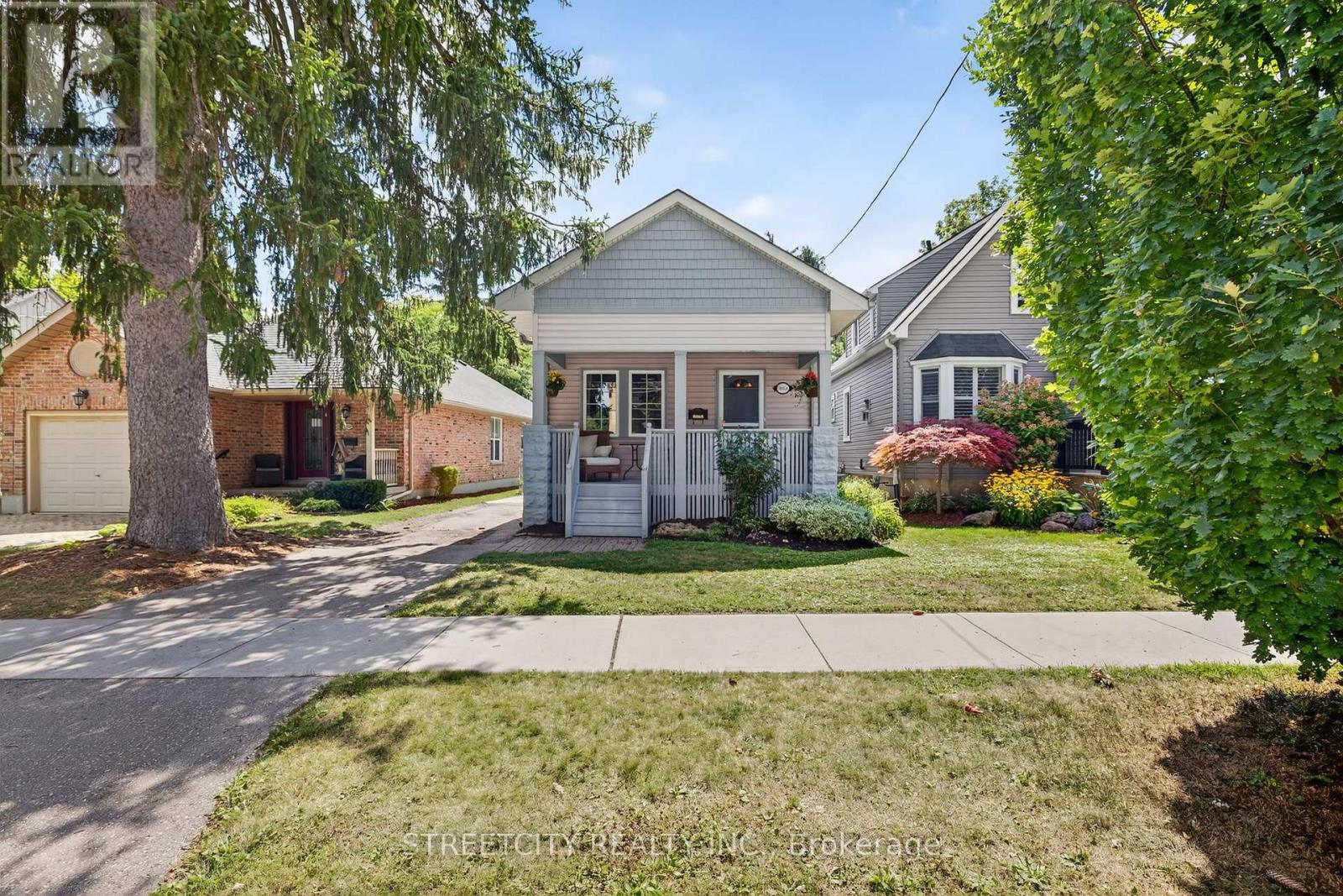 105a Devonshire Avenue, London South, Ontario  N6C 2H6 - Photo 5 - X12373433