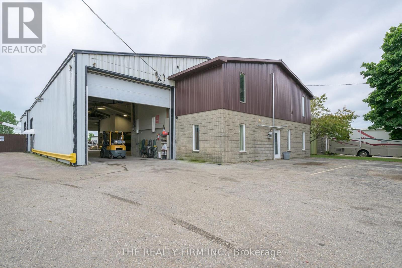 9 Barrie Boulevard, St. Thomas, Ontario  N5P 4B9 - Photo 2 - X12373533