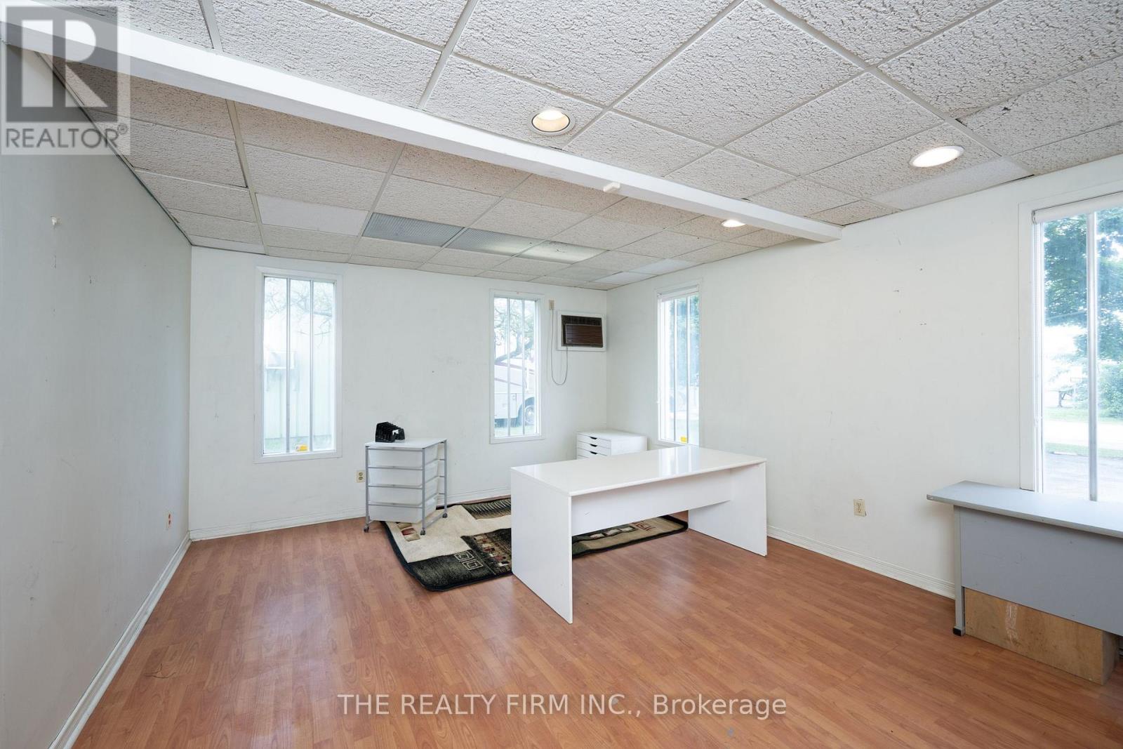 9 Barrie Boulevard, St. Thomas, Ontario  N5P 4B9 - Photo 25 - X12373533