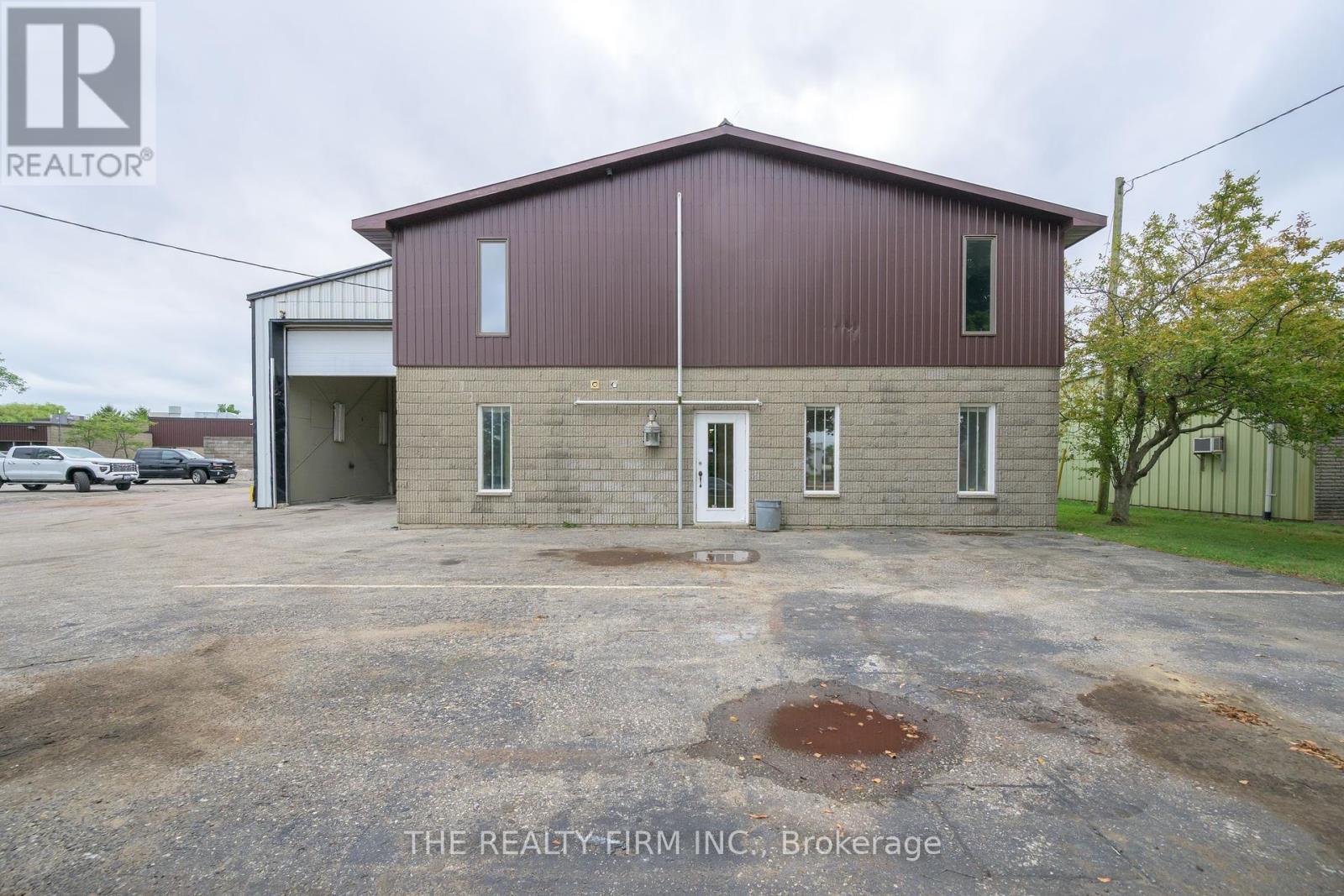 9 Barrie Boulevard, St. Thomas, Ontario  N5P 4B9 - Photo 3 - X12373533