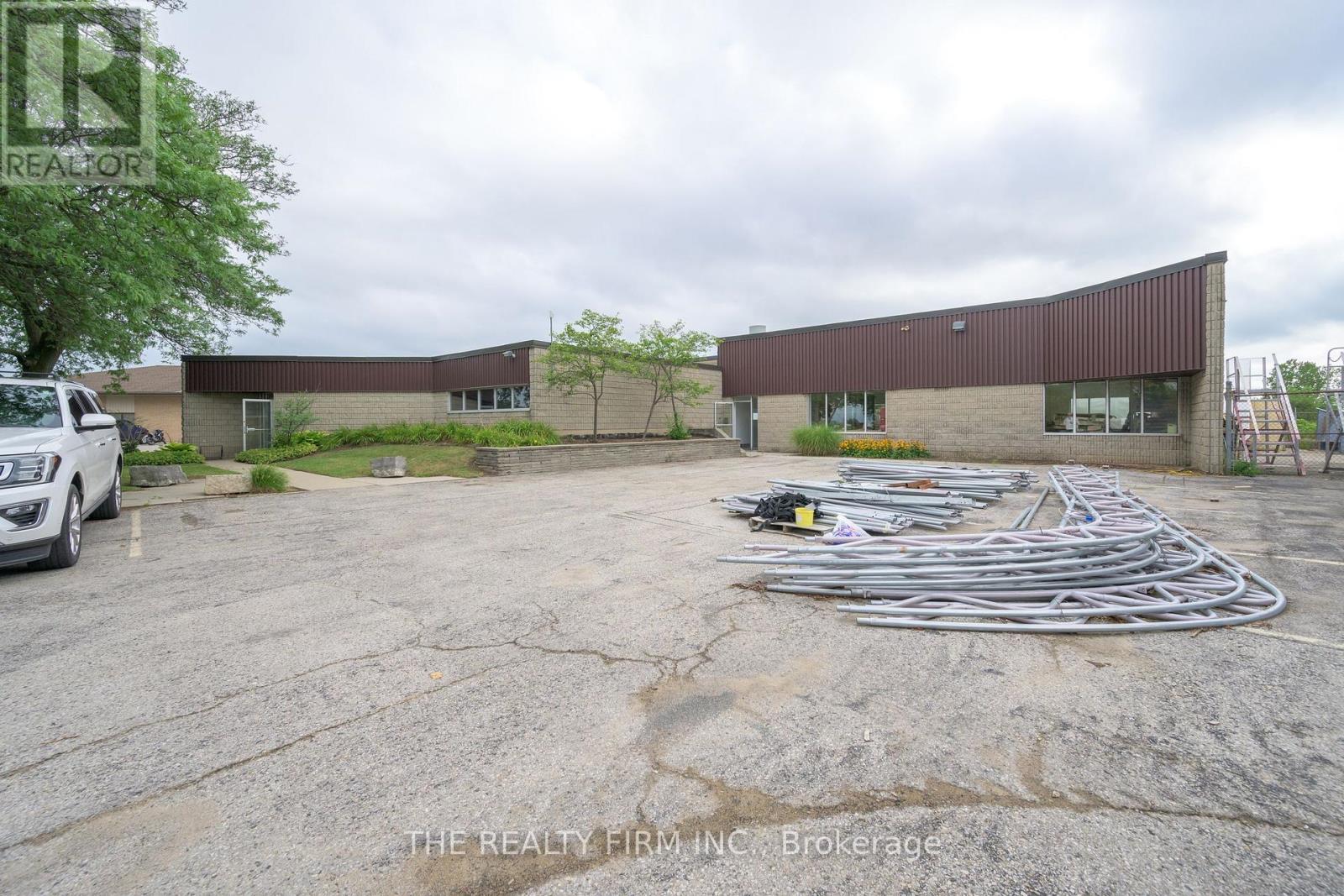 11 Barrie Boulevard, St. Thomas, Ontario  N5P 4B9 - Photo 11 - X12373541