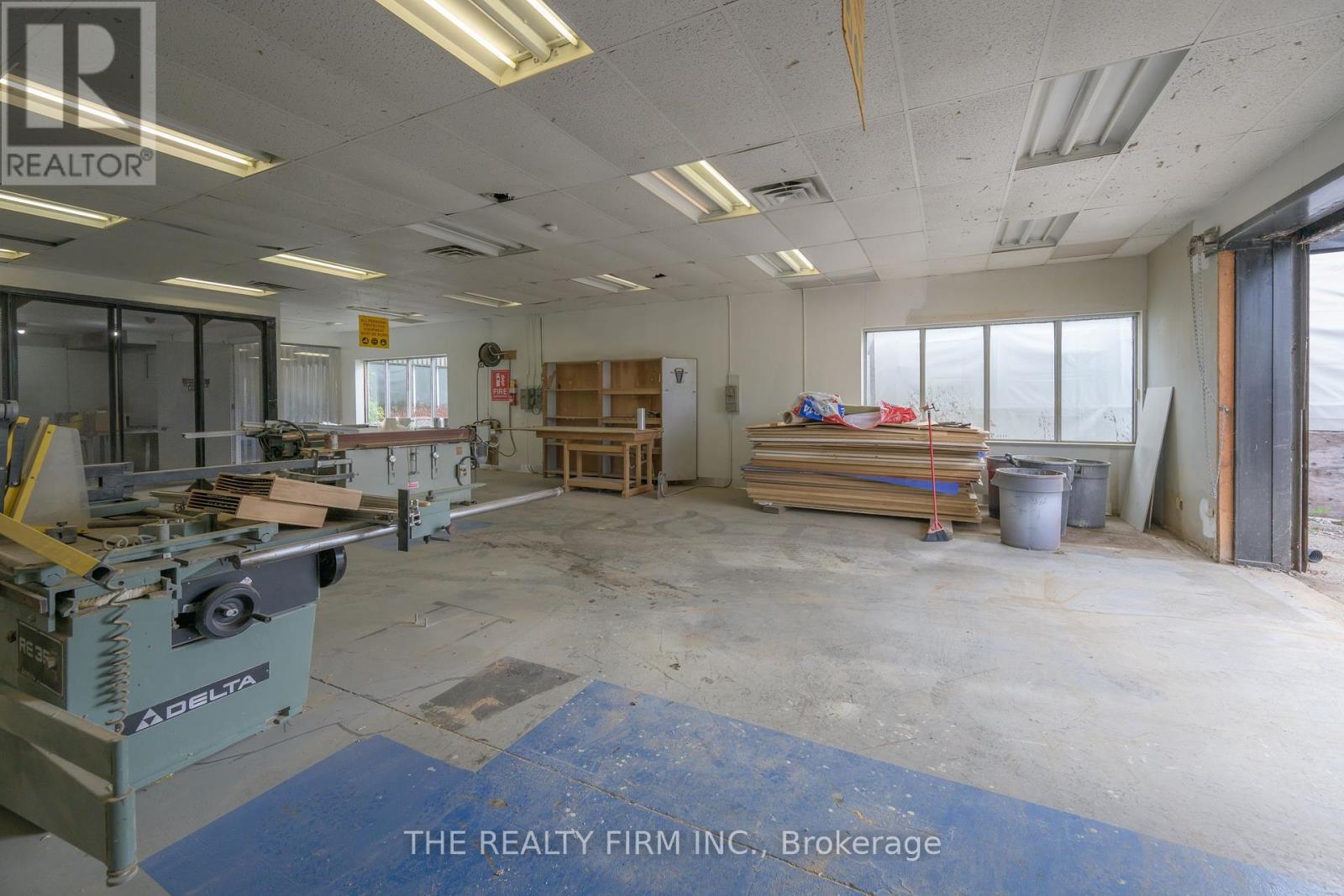 11 Barrie Boulevard, St. Thomas, Ontario  N5P 4B9 - Photo 30 - X12373541