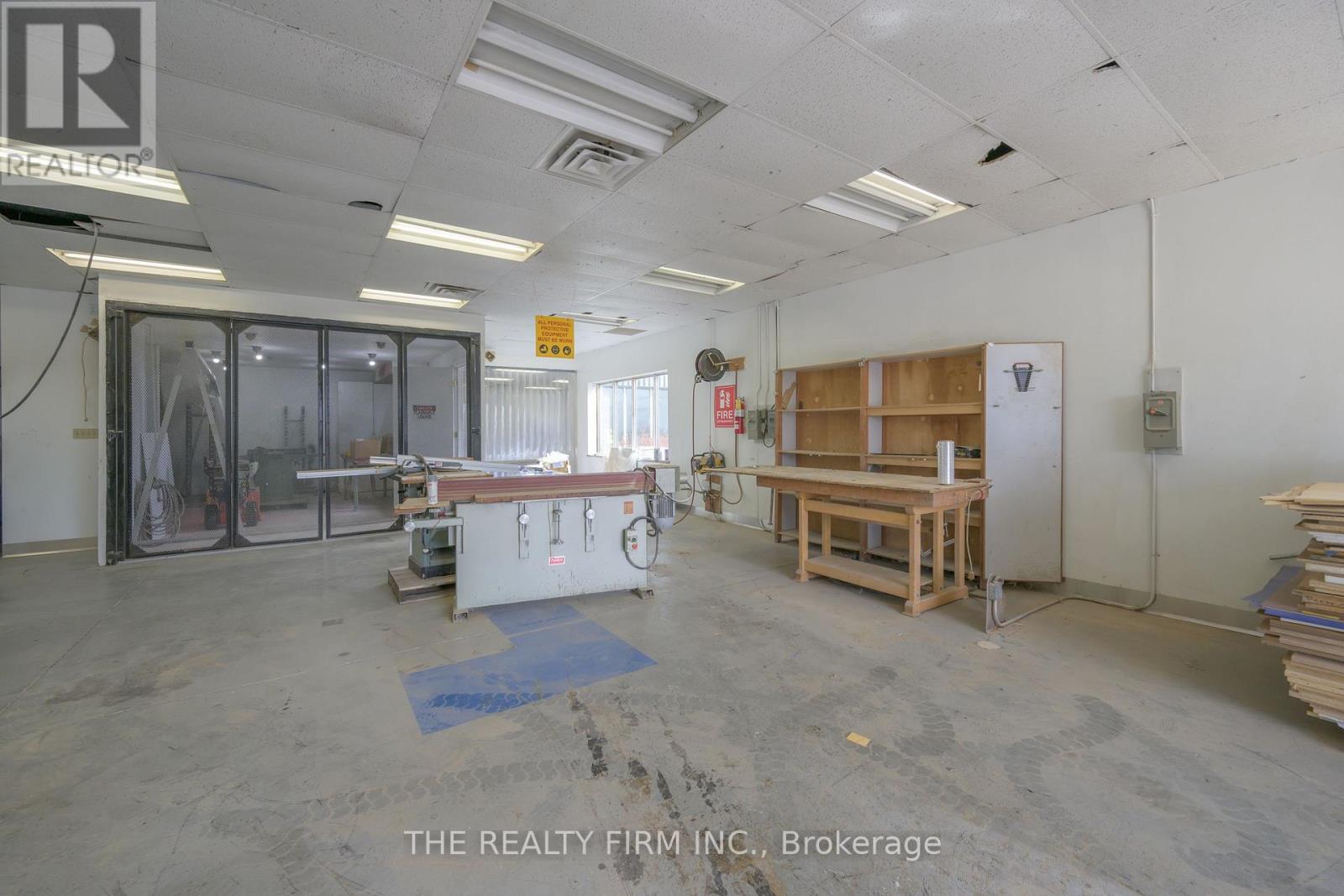 11 Barrie Boulevard, St. Thomas, Ontario  N5P 4B9 - Photo 31 - X12373541