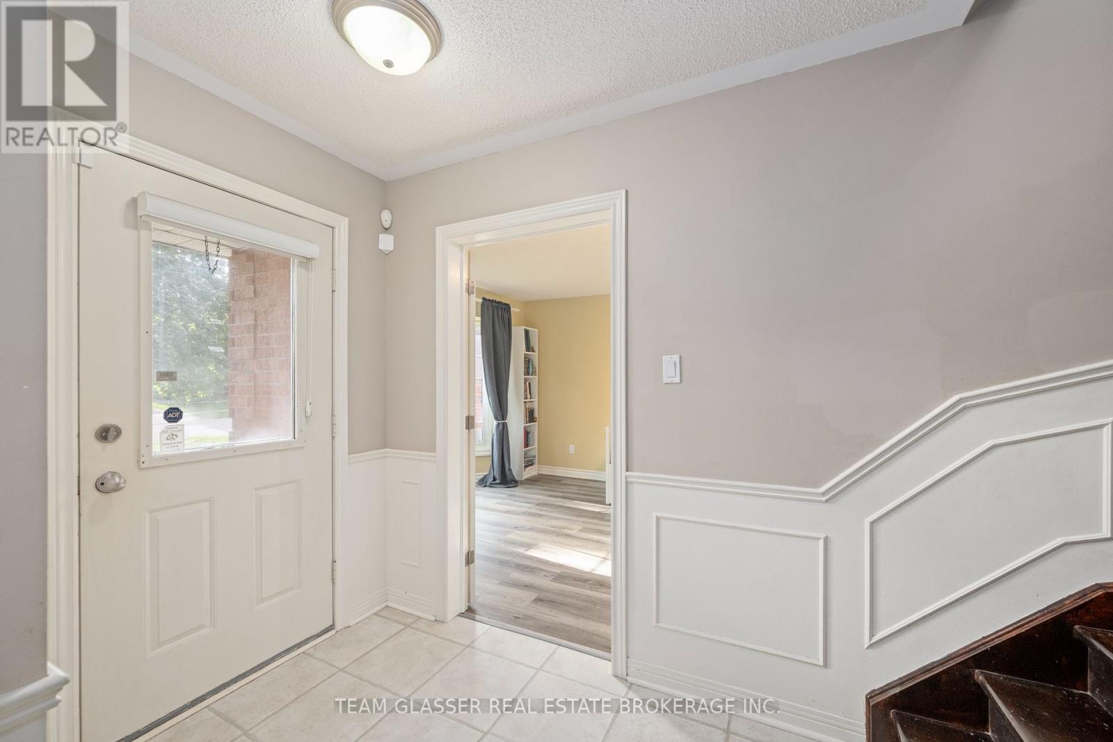 86 Jennifer Gardens, London North, Ontario  N5X 3K3 - Photo 5 - X12373542