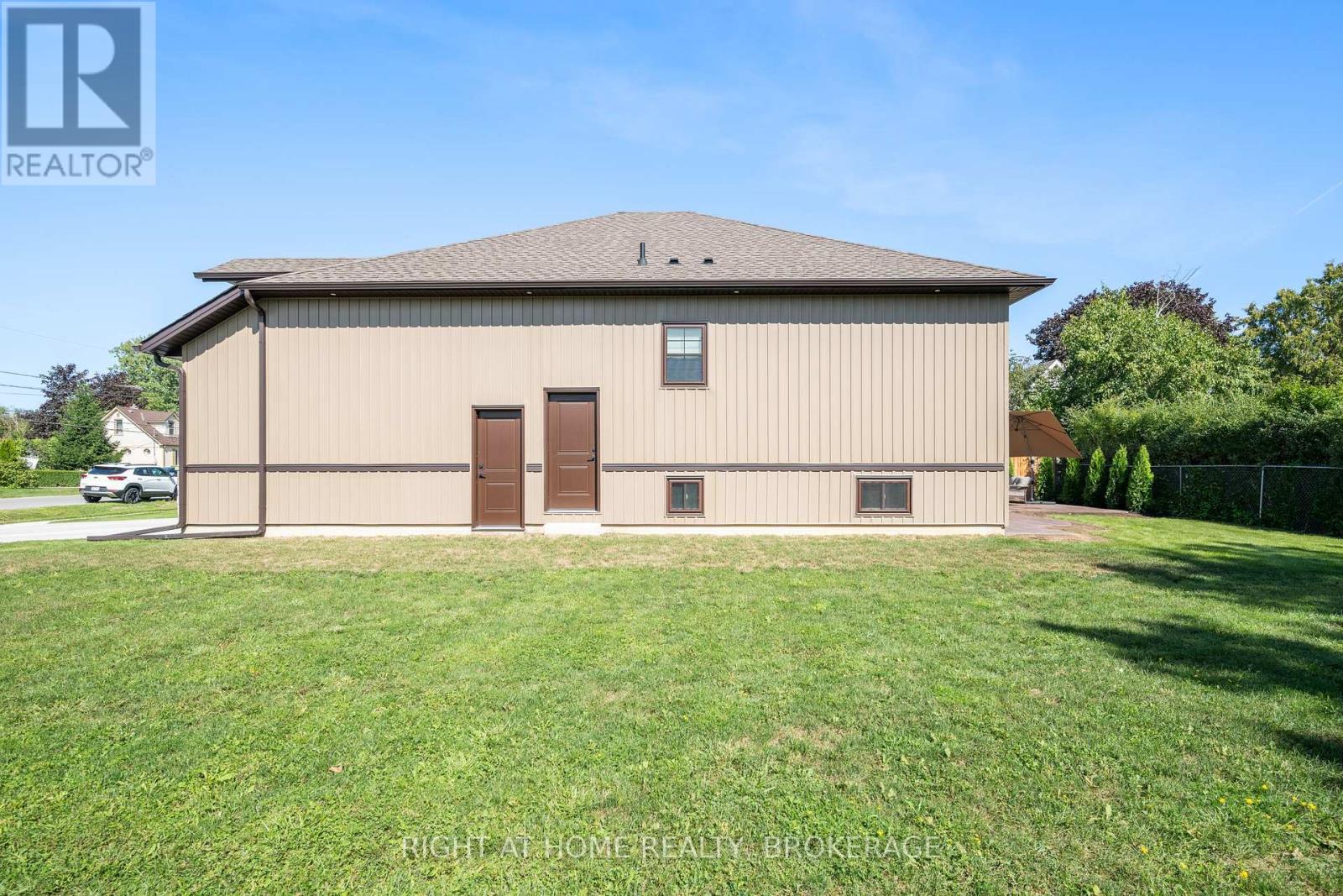 32b Dorothy Street, St. Catharines, Ontario  L2N 4A3 - Photo 7 - X12372544