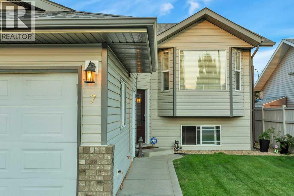 7 Reighley Close, Red Deer, Alberta  T4P 3V7 - Photo 2 - A2252817
