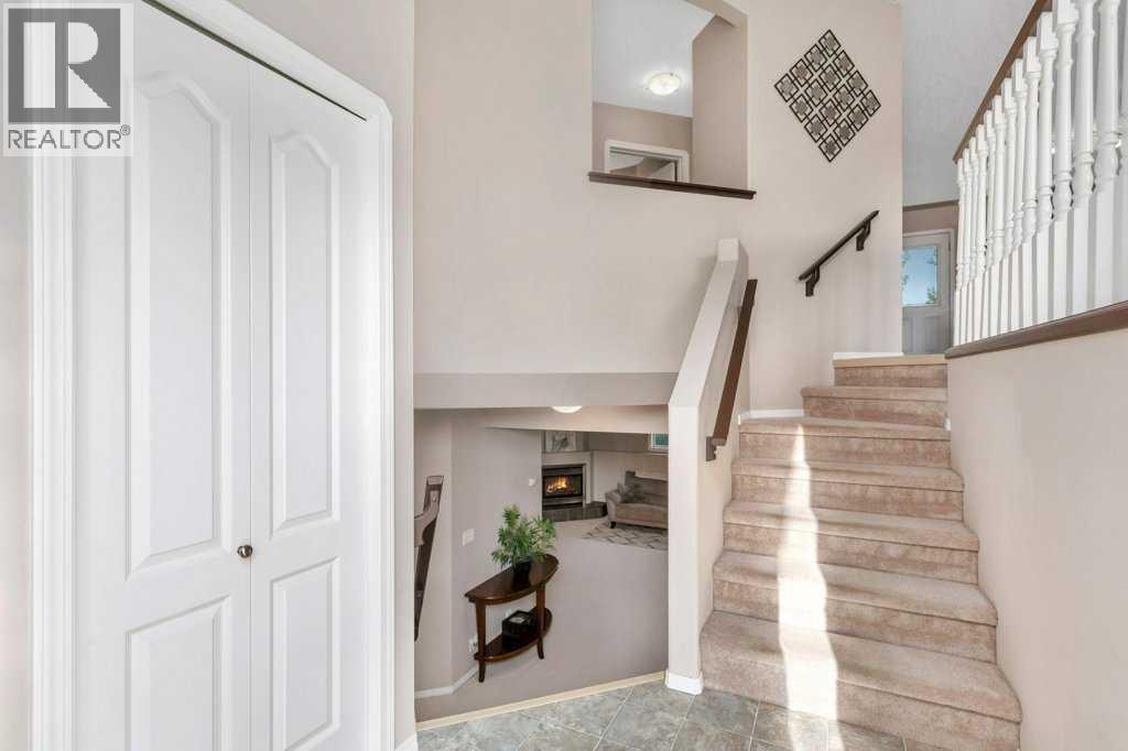 7 Reighley Close, Red Deer, Alberta  T4P 3V7 - Photo 3 - A2252817