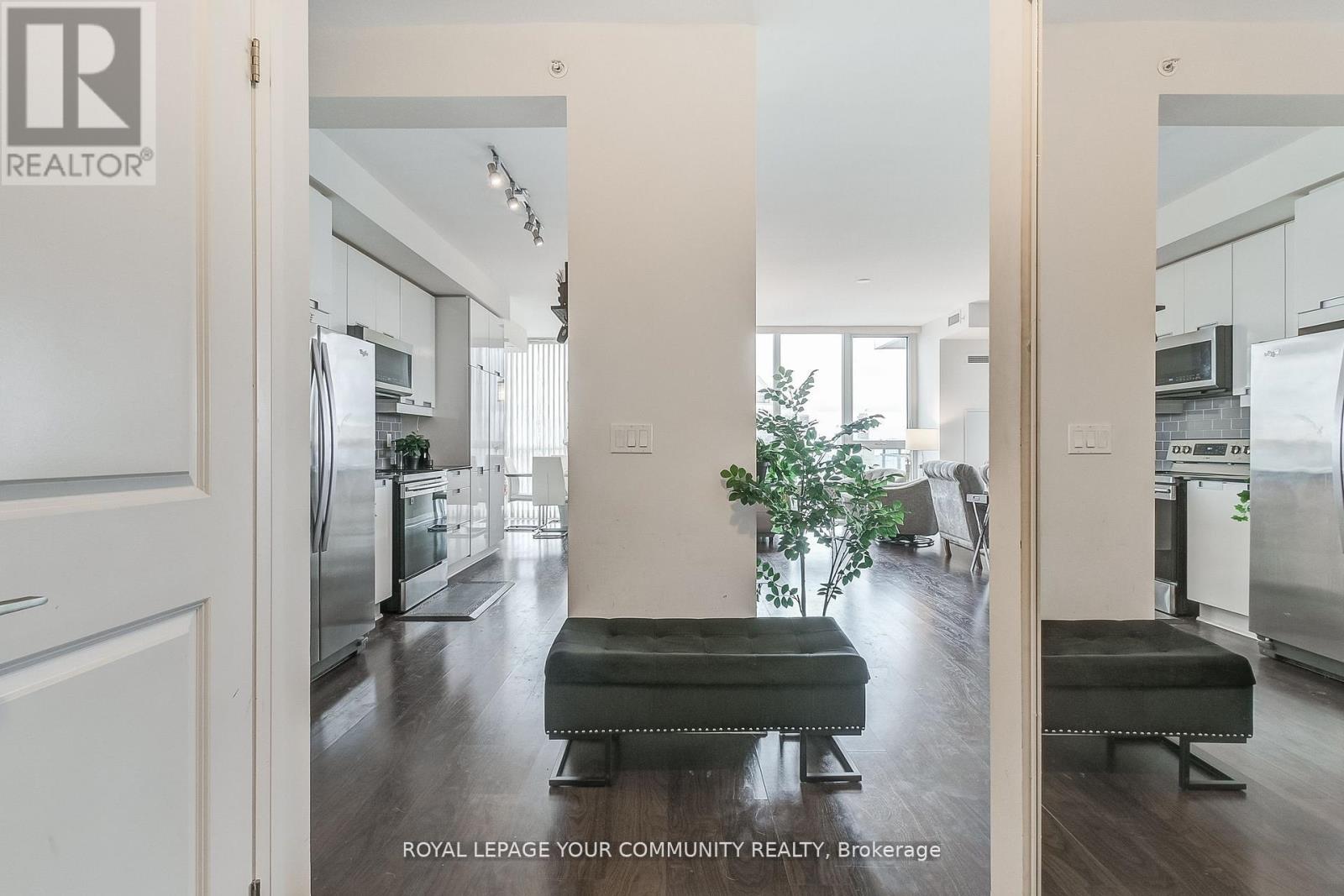 2702 - 75 Eglinton Avenue W, Mississauga, Ontario  L5R 0E5 - Photo 14 - W12373368