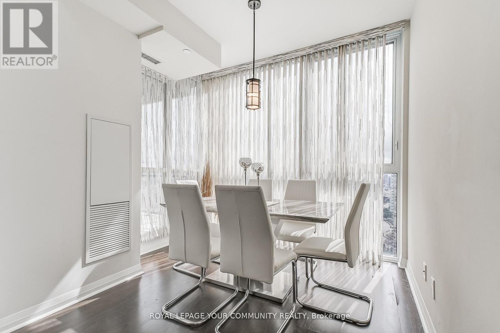 2702 - 75 Eglinton Avenue W, Mississauga, Ontario  L5R 0E5 - Photo 19 - W12373368