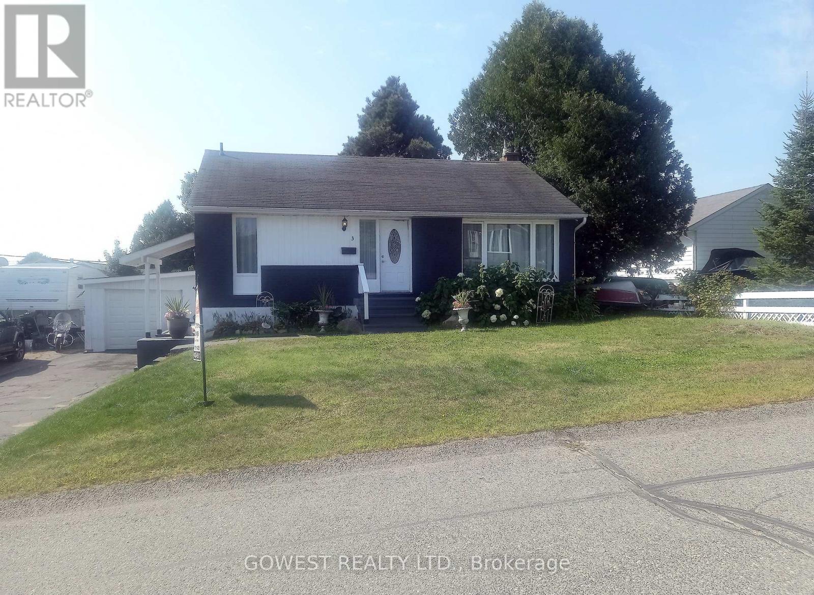 3 Hart Road, Elliot Lake, Ontario  P5A 1P7 - Photo 2 - X12368708