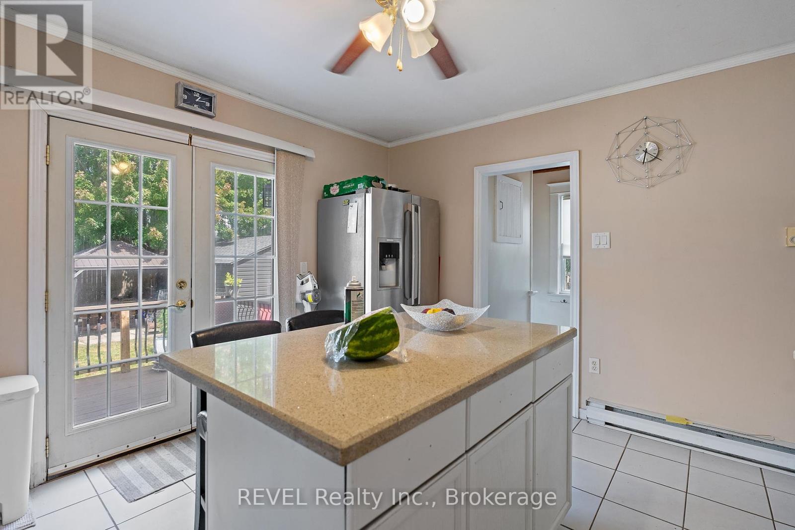 70 Cross Street, Port Colborne, Ontario  L3K 1L2 - Photo 10 - X12373568