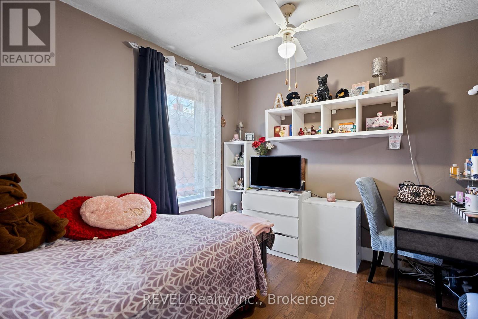 70 Cross Street, Port Colborne, Ontario  L3K 1L2 - Photo 14 - X12373568