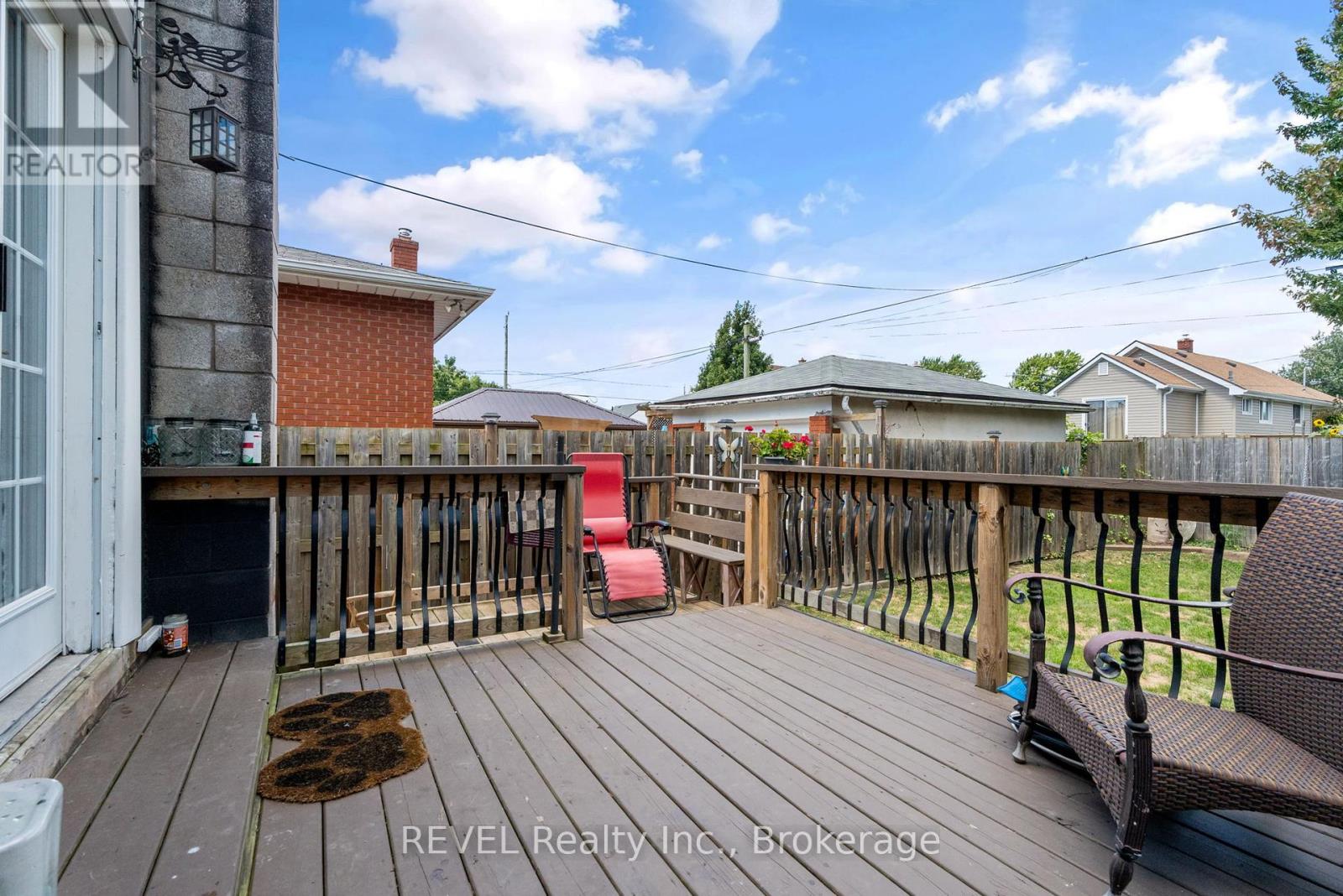 70 Cross Street, Port Colborne, Ontario  L3K 1L2 - Photo 20 - X12373568