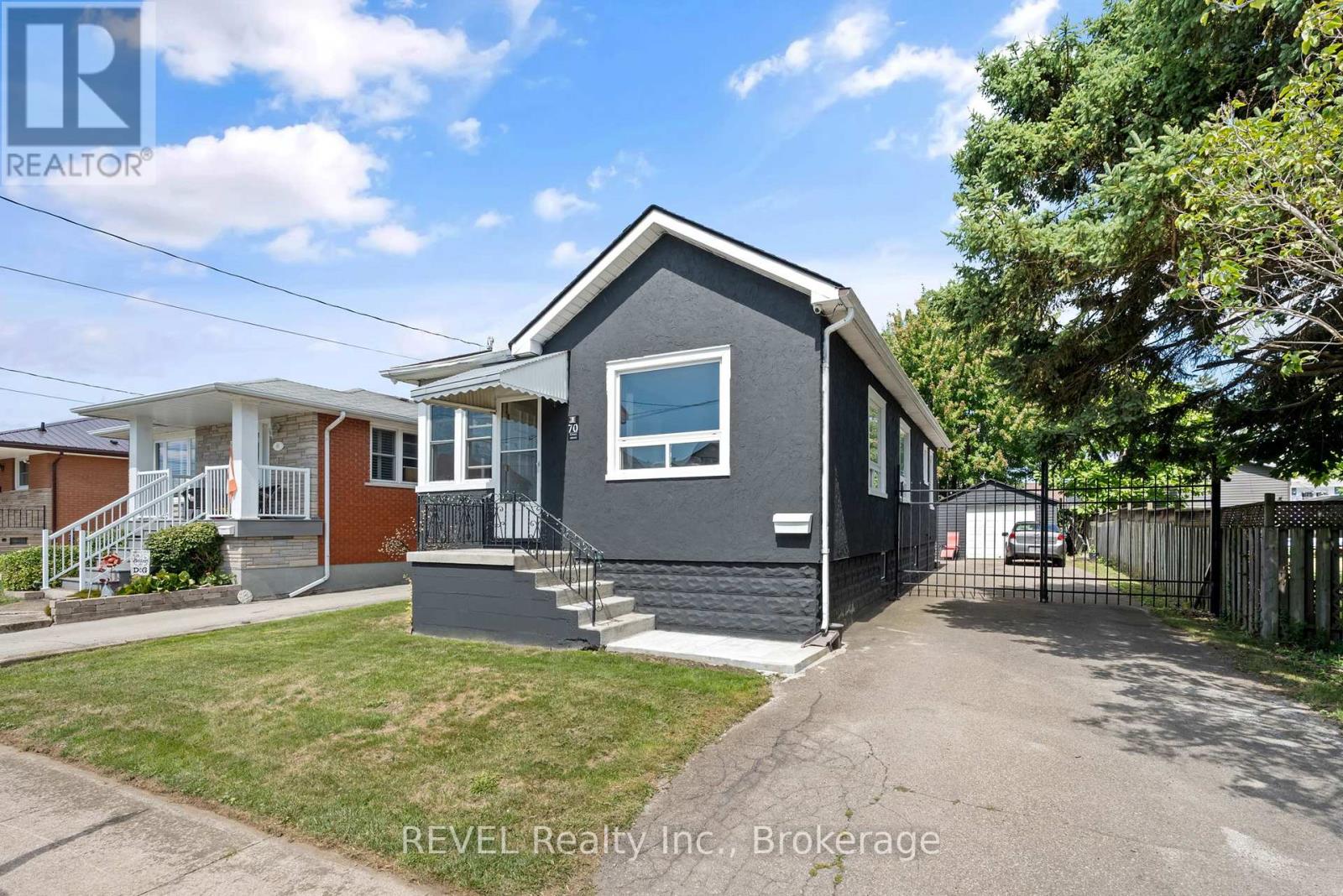 70 Cross Street, Port Colborne, Ontario  L3K 1L2 - Photo 3 - X12373568