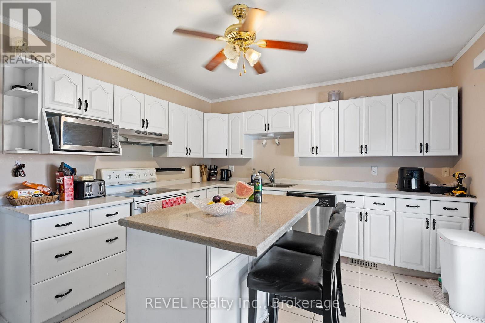 70 Cross Street, Port Colborne, Ontario  L3K 1L2 - Photo 8 - X12373568