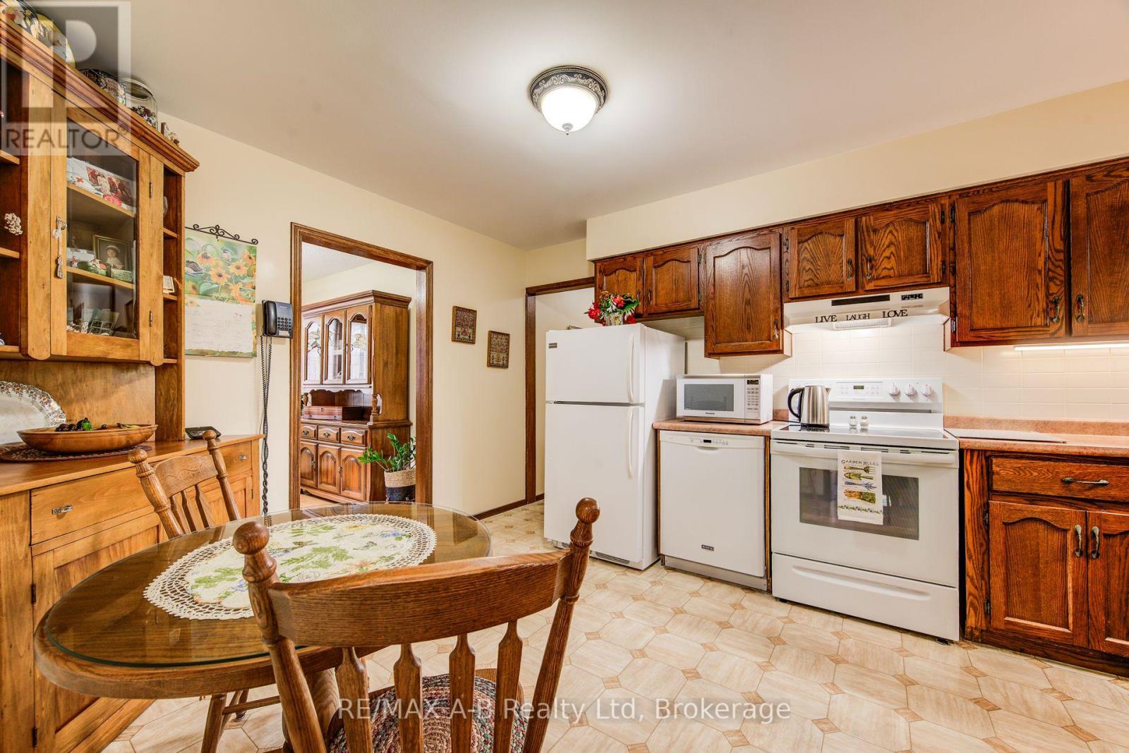 80 Queen Street, East Zorra-Tavistock, Ontario  N0B 2R0 - Photo 17 - X12373567