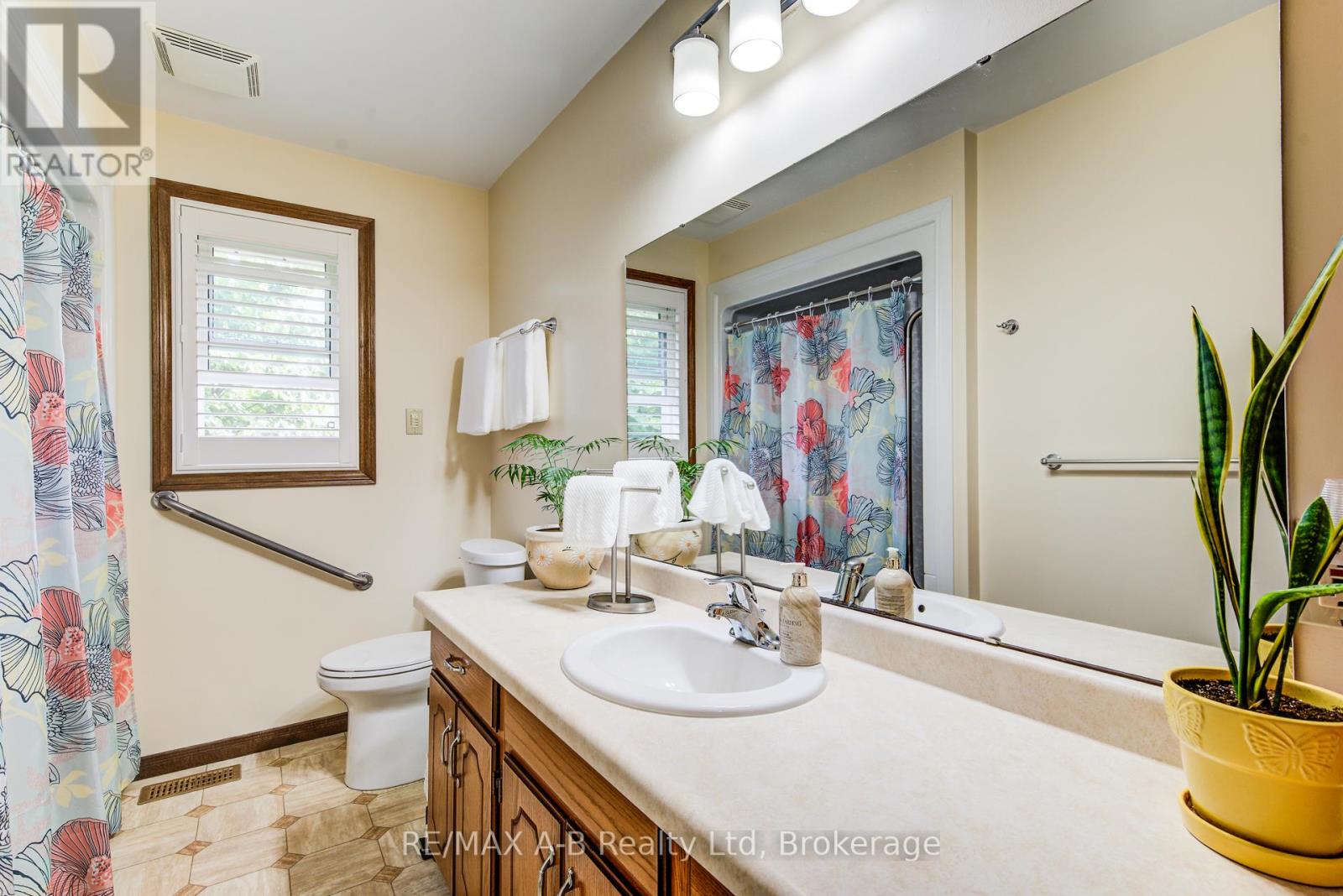 80 Queen Street, East Zorra-Tavistock, Ontario  N0B 2R0 - Photo 20 - X12373567