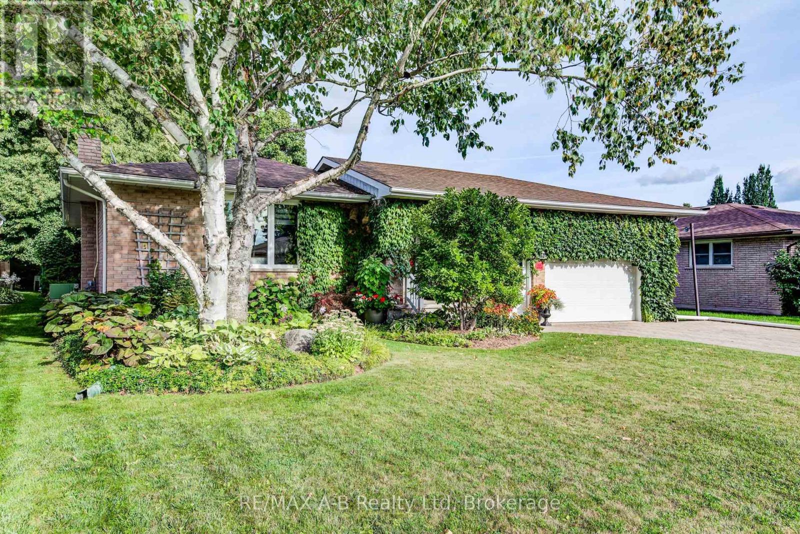 80 Queen Street, East Zorra-Tavistock, Ontario  N0B 2R0 - Photo 3 - X12373567