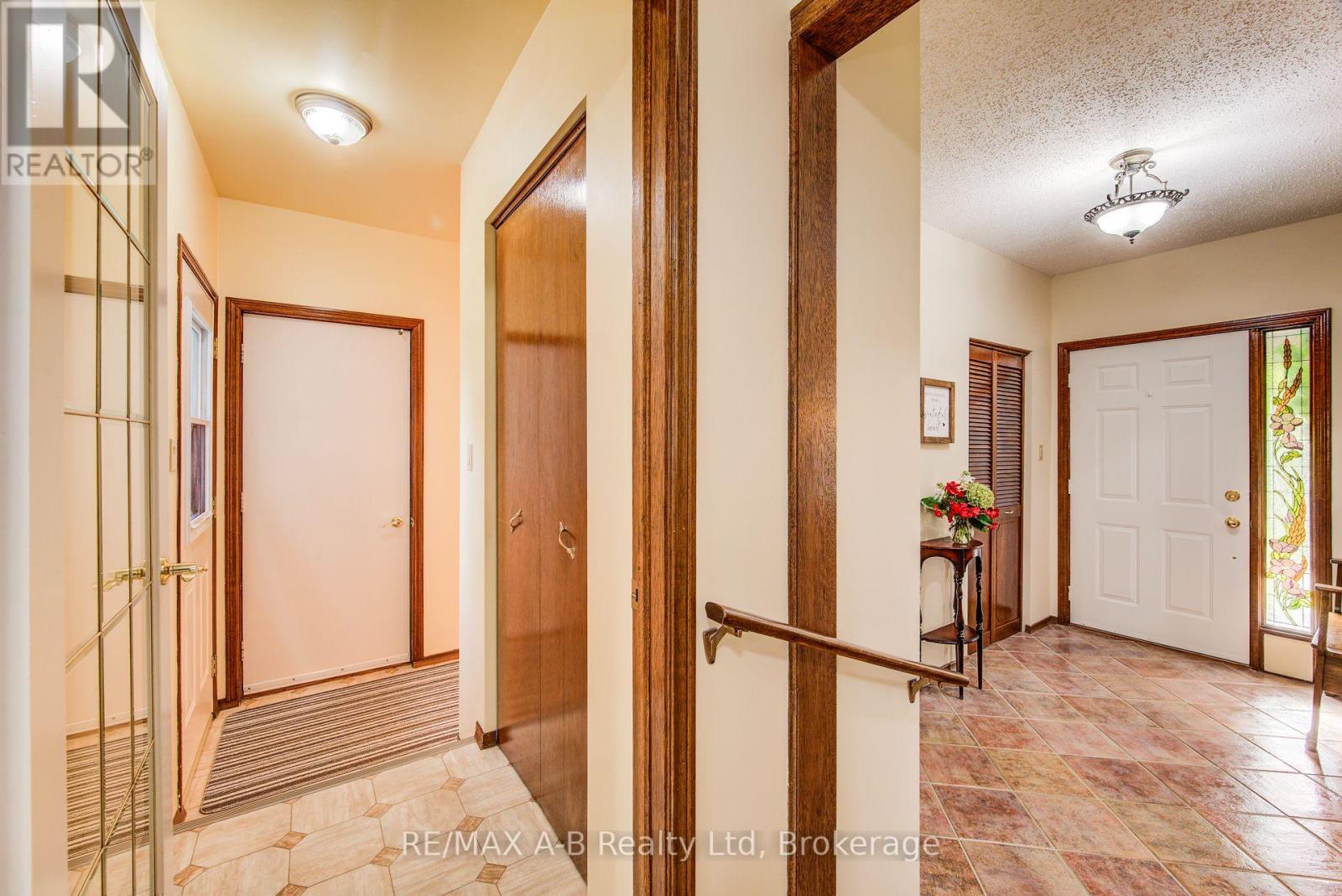 80 Queen Street, East Zorra-Tavistock, Ontario  N0B 2R0 - Photo 5 - X12373567