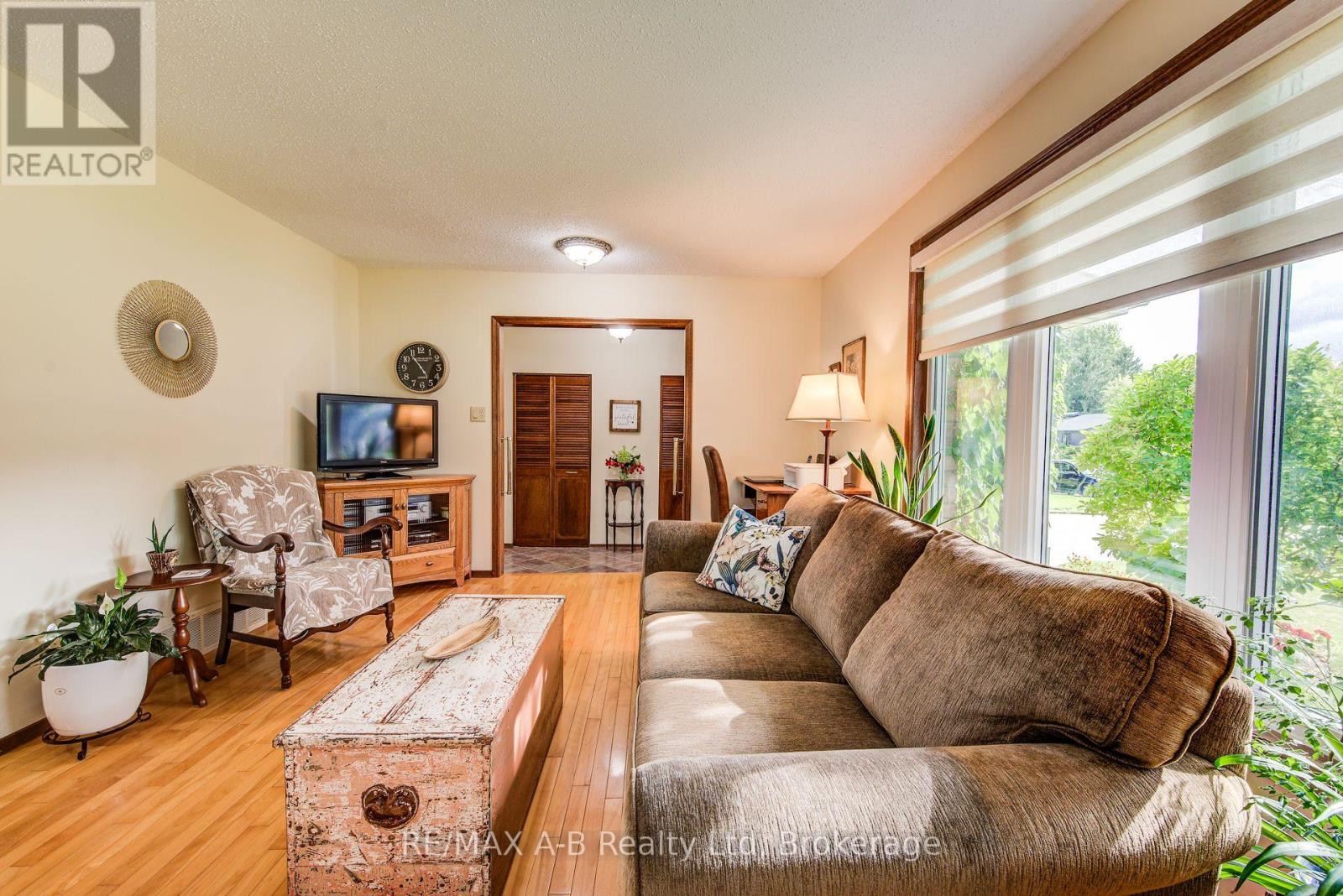 80 Queen Street, East Zorra-Tavistock, Ontario  N0B 2R0 - Photo 9 - X12373567