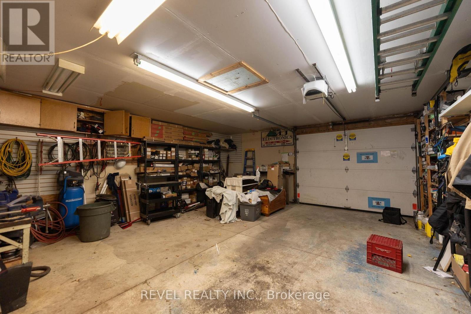 11 Elmwood Avenue, St. Catharines, Ontario  L2R 2T5 - Photo 37 - X12373311