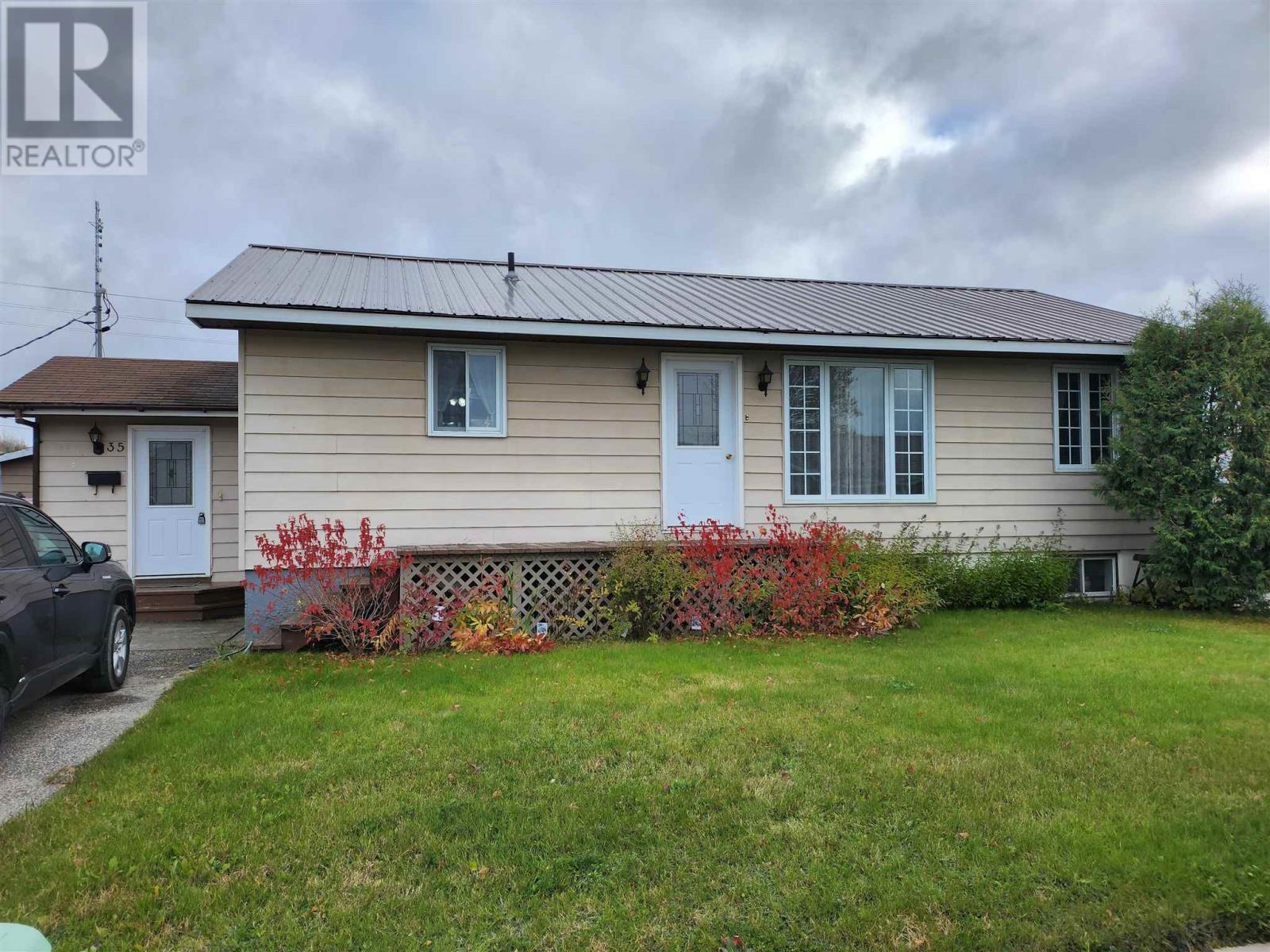 35 Rue Des Pins, Dubrevilville, Ontario  P0S 1B0 - Photo 1 - SM250054
