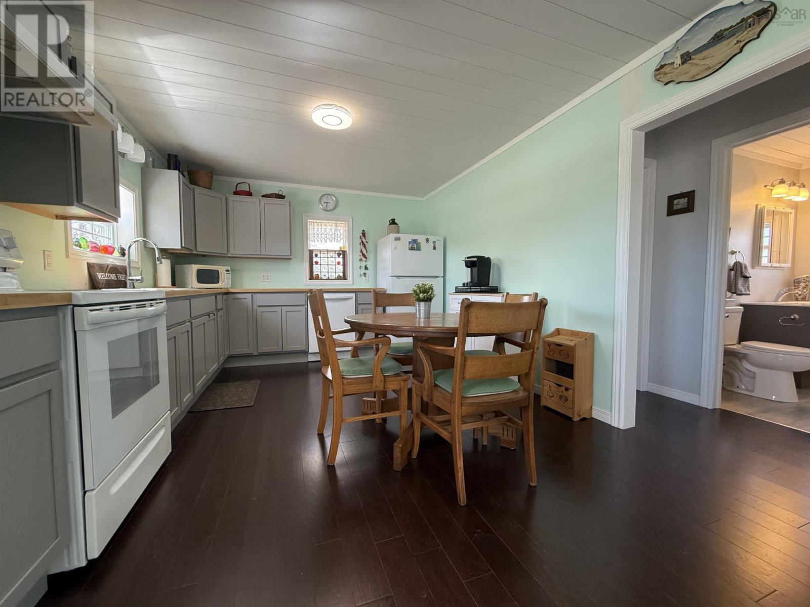 3524 Eastern Avenue, Parrsboro, Nova Scotia  B0M 1S0 - Photo 1 - 202506409