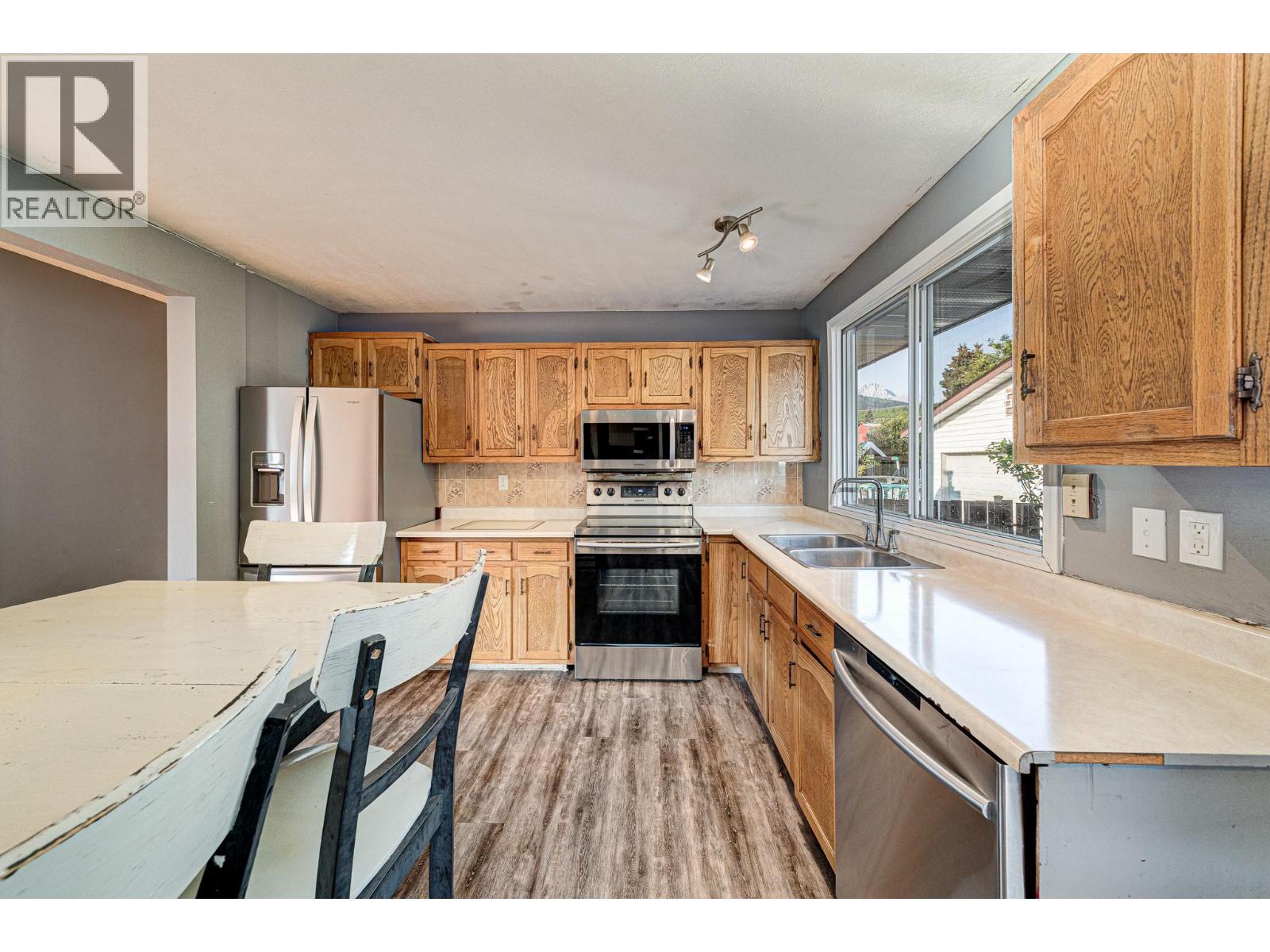 850 Minto Crescent, Elkford, British Columbia  V0B 1H0 - Photo 14 - 10360664