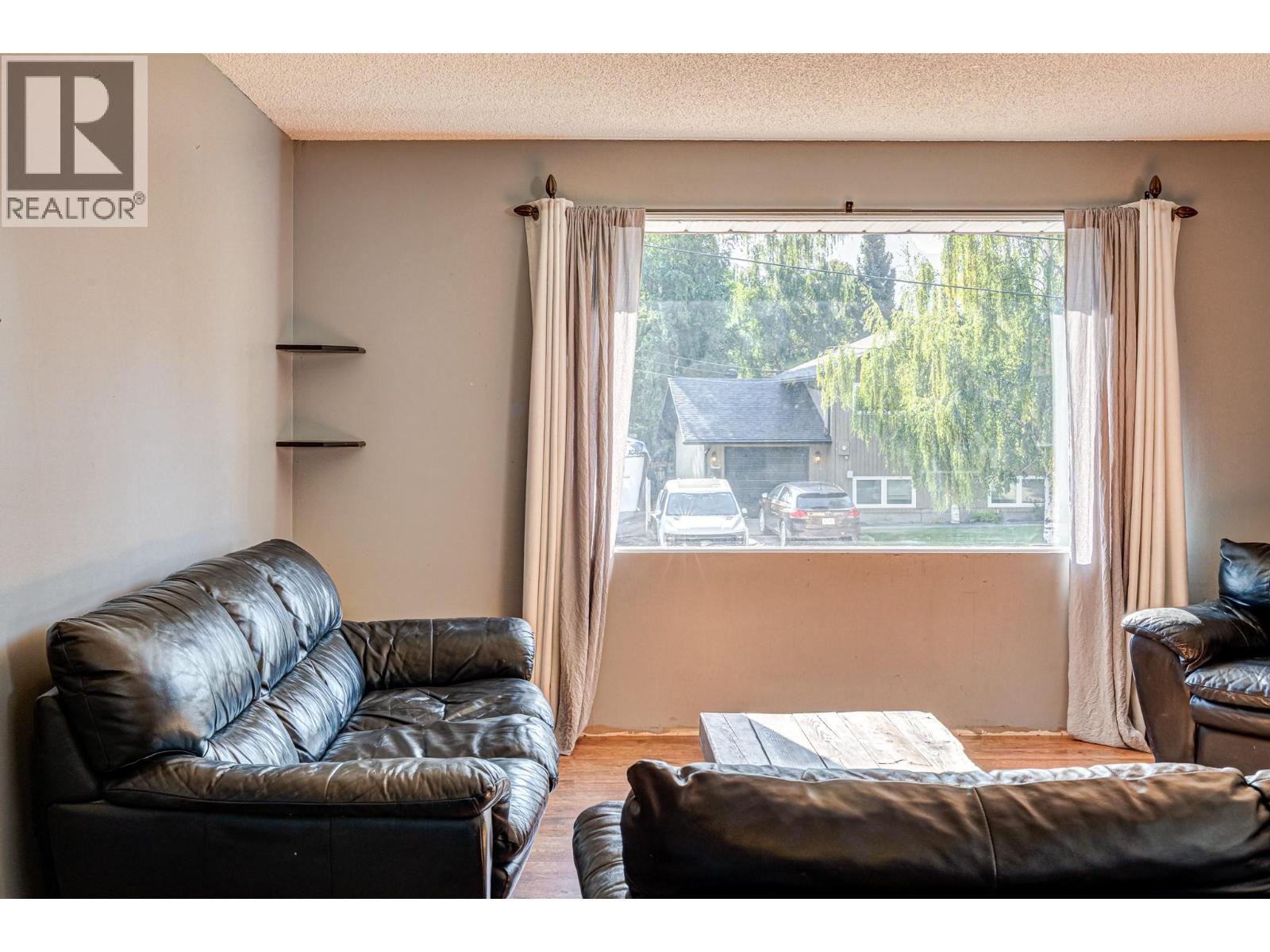 850 Minto Crescent, Elkford, British Columbia  V0B 1H0 - Photo 7 - 10360664